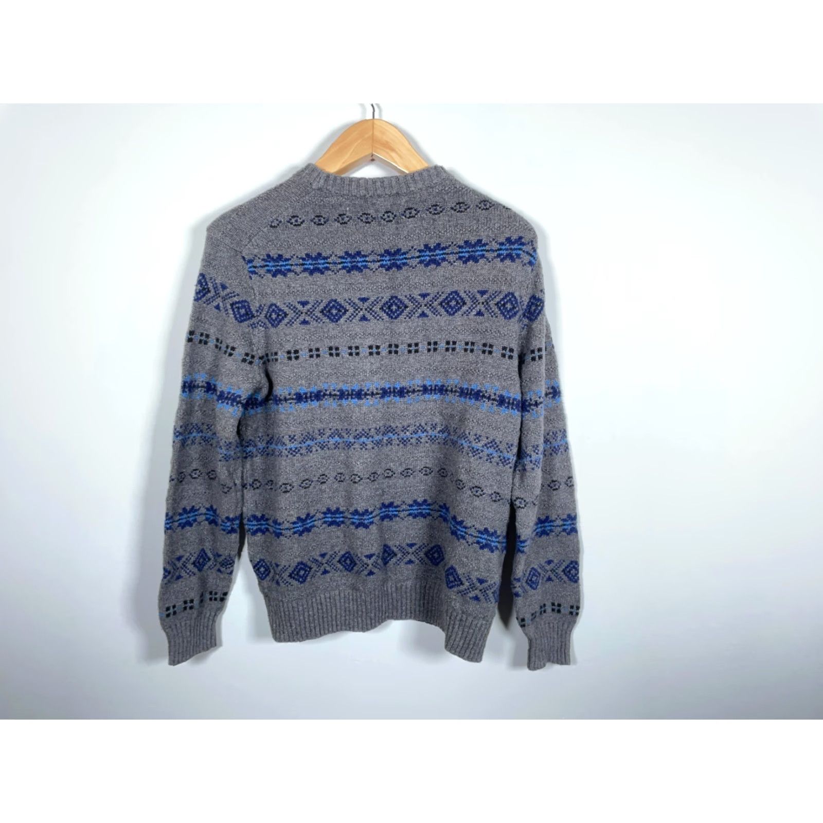 Croft & Barrow Croft & Barrow Sweater Men's Large Gray Blue Aztec Pattern Crewneck Lightweight Knit 90s Southwest Mens Size US L / EU 52-54 / 3 - 2 Thumbnail