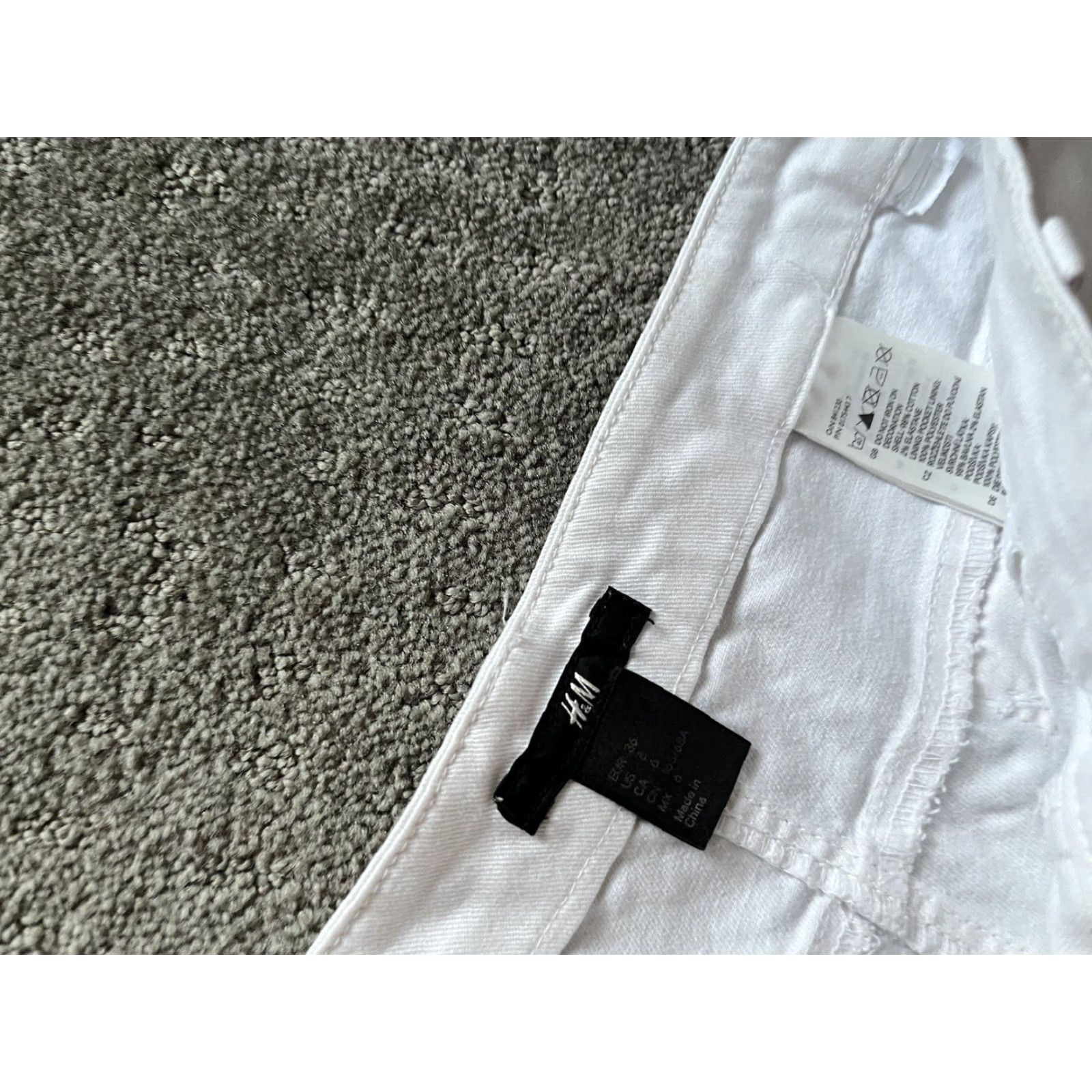 H&M H&M Shorts Denim Women Size 6 W28 White Hot Pants Size 28" / US 6 / IT 42 - 3 Thumbnail