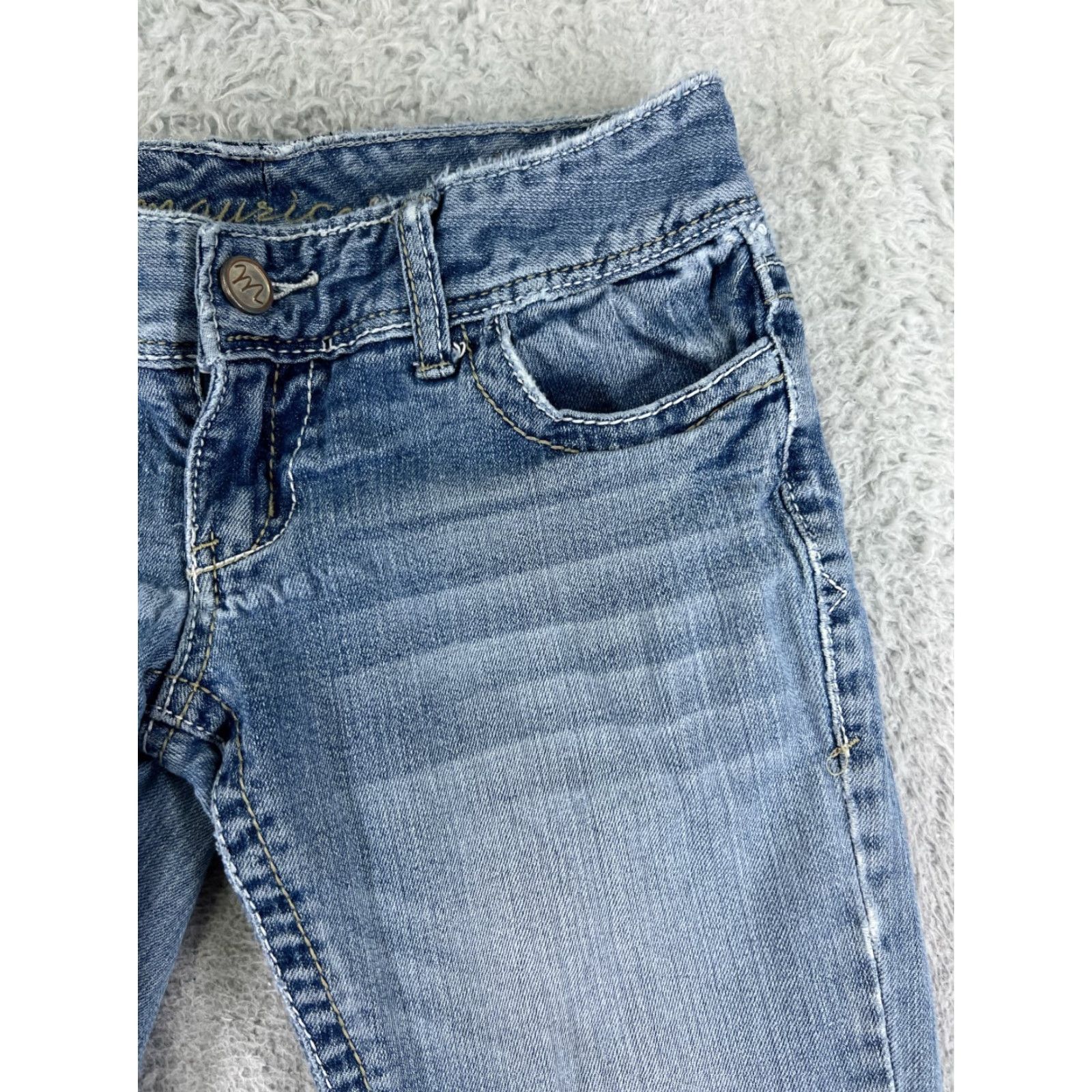 Vintage Maurices Jeans Womens 1 Long Blue Denim Bootcut Pant Adult Regular 26" Inseam 32" Medium Wash Embroidered Cotton Blend Mens Womens Girls Boys Size 25" / US 0 / IT 36 - 7 Thumbnail