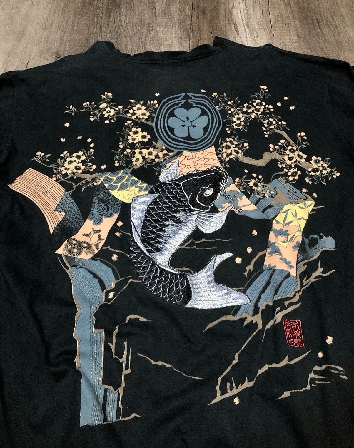 Japanese Brand × Vintage VINTAGE KARAKURI TAMASHI SUKAJAN KOI BIG LOGO LONG SLEEVE Size US XXL / EU 58 / 5 - 11 Thumbnail