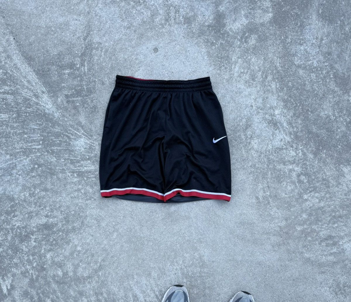 Nike Vintage Nike Y2K avantgarde streetwear shorts Size US 34 / EU 50 - 2 Thumbnail
