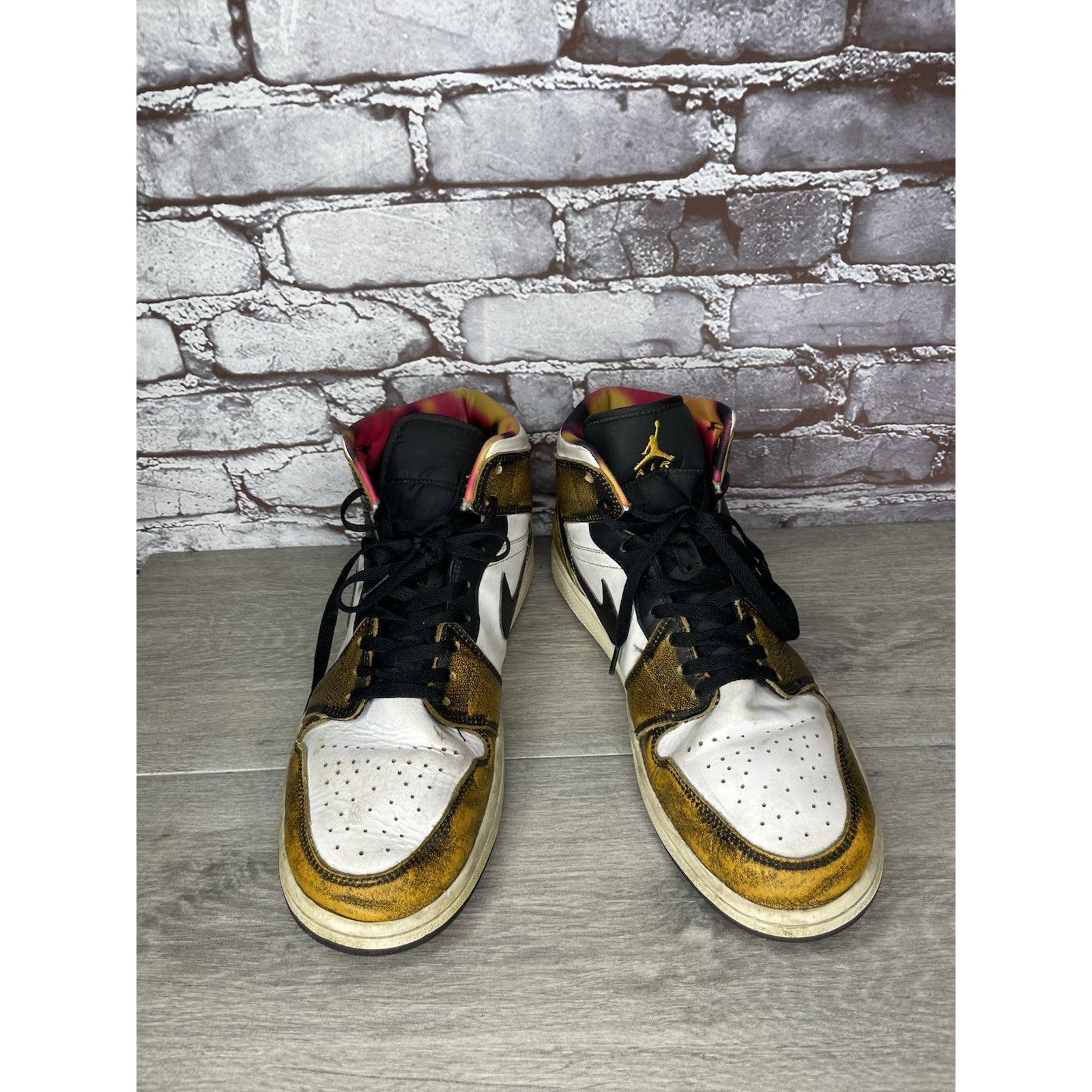 Jordan Brand Air Jordan 1 SE Mid Wear Away Taxi Basketball Shoes Men 13M Size US 13 / EU 46 - 17 Thumbnail