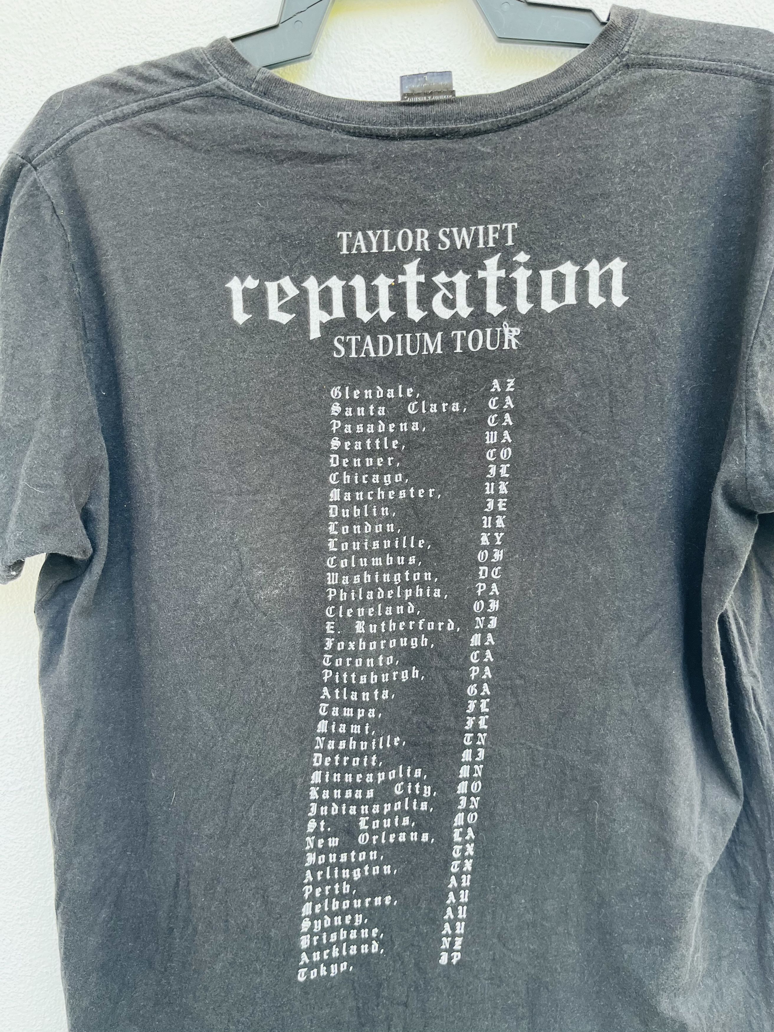 Band Tees Vintage Tailor Swift Reputation Stadium Tour Shirt Size US M / EU 48-50 / 2 - 7 Thumbnail