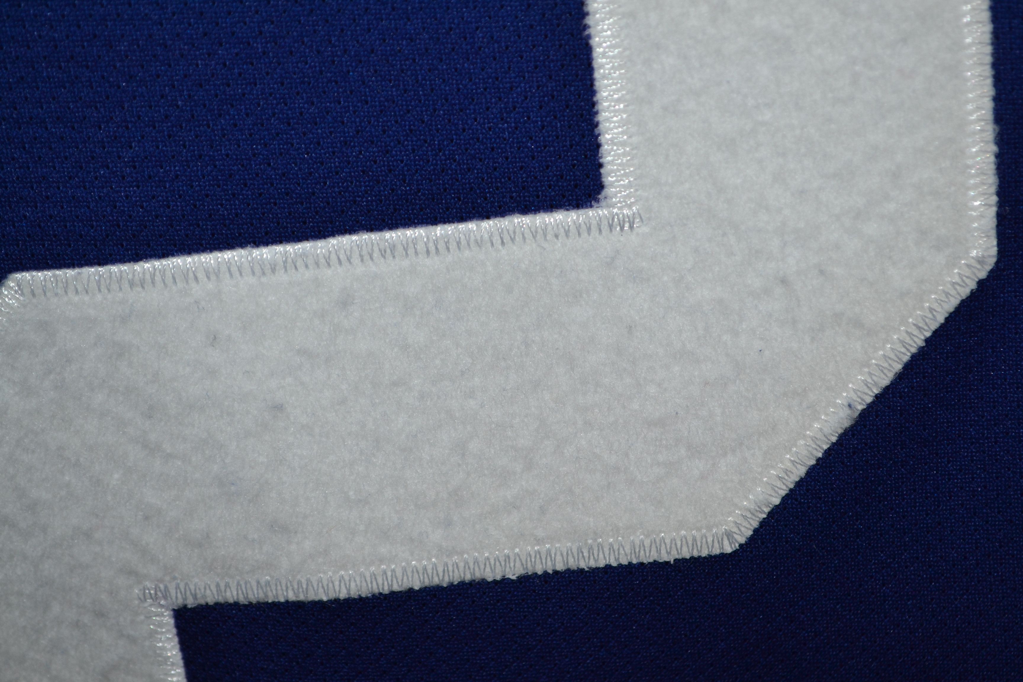 Reebok 2011 Toronto Maple Leafs Luke Schenn 2 Jersey XL