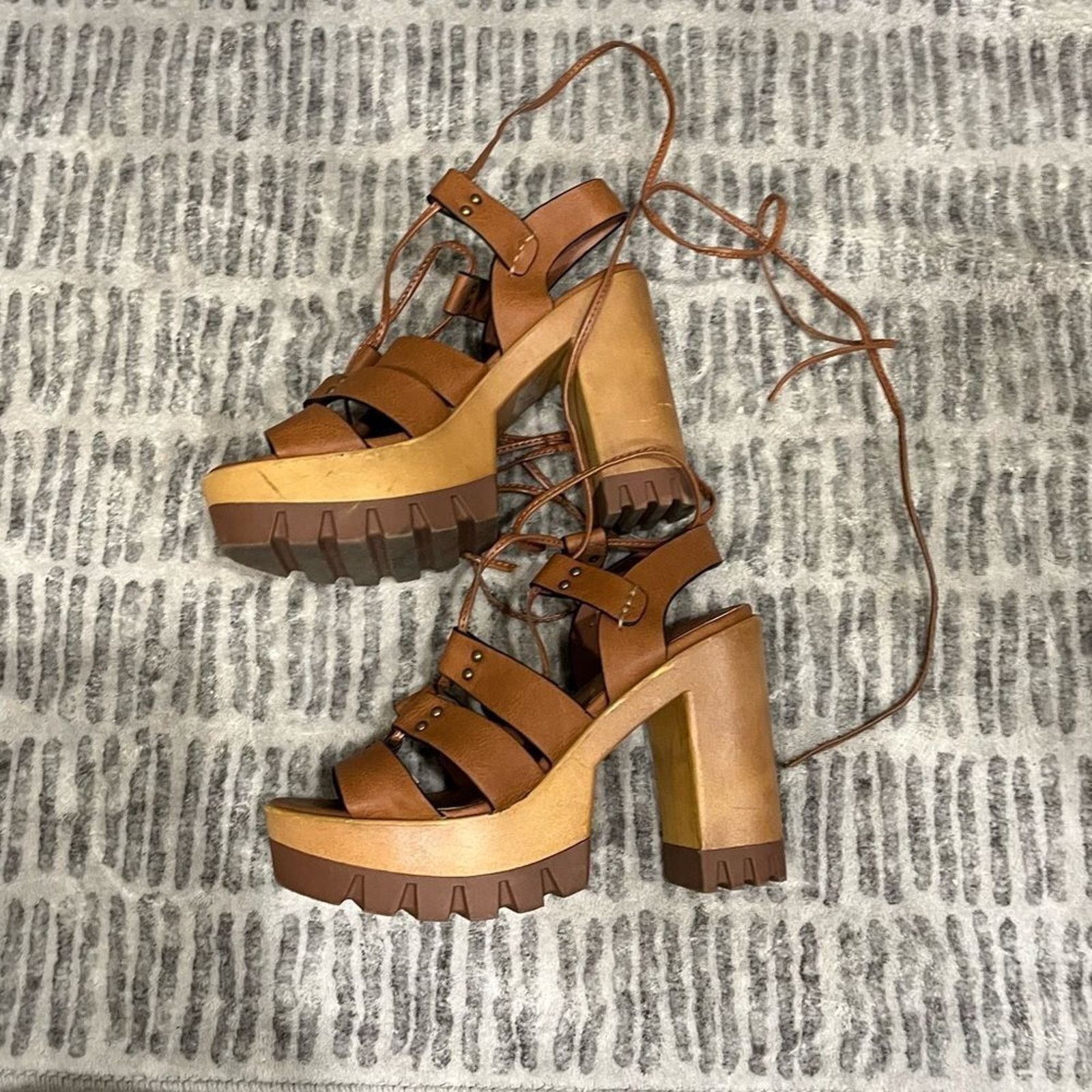 Vintage Wild Diva Lounge Gladiator Sandal Chunky Heels Lace Size 5.5 Size US 5.5 / IT 35.5 - 1 Thumbnail