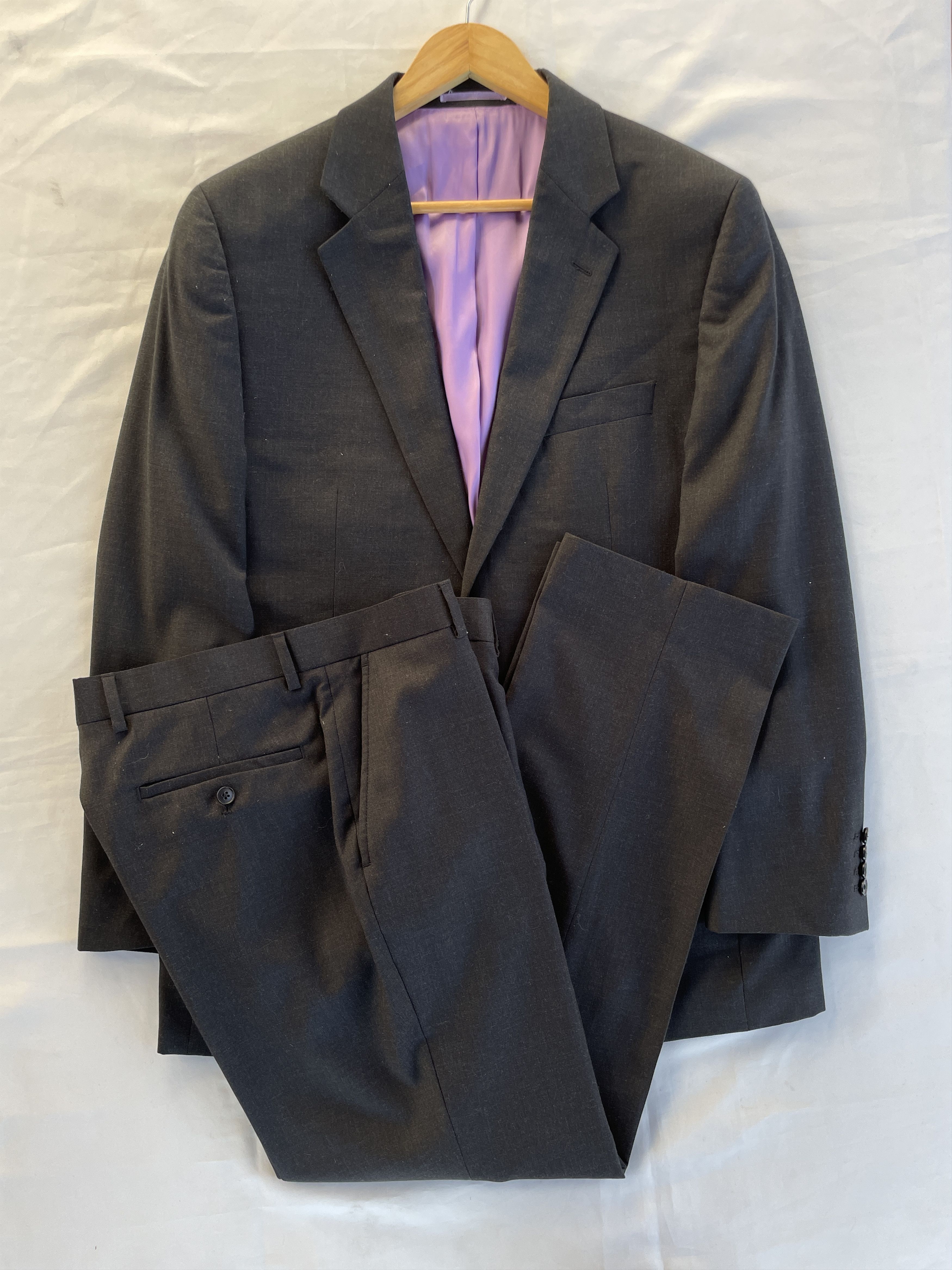 Charles Tyrwhitt Charles Tyrwhitt Solid Charcoal Gray Wool Suit Size 42R - 1 Thumbnail