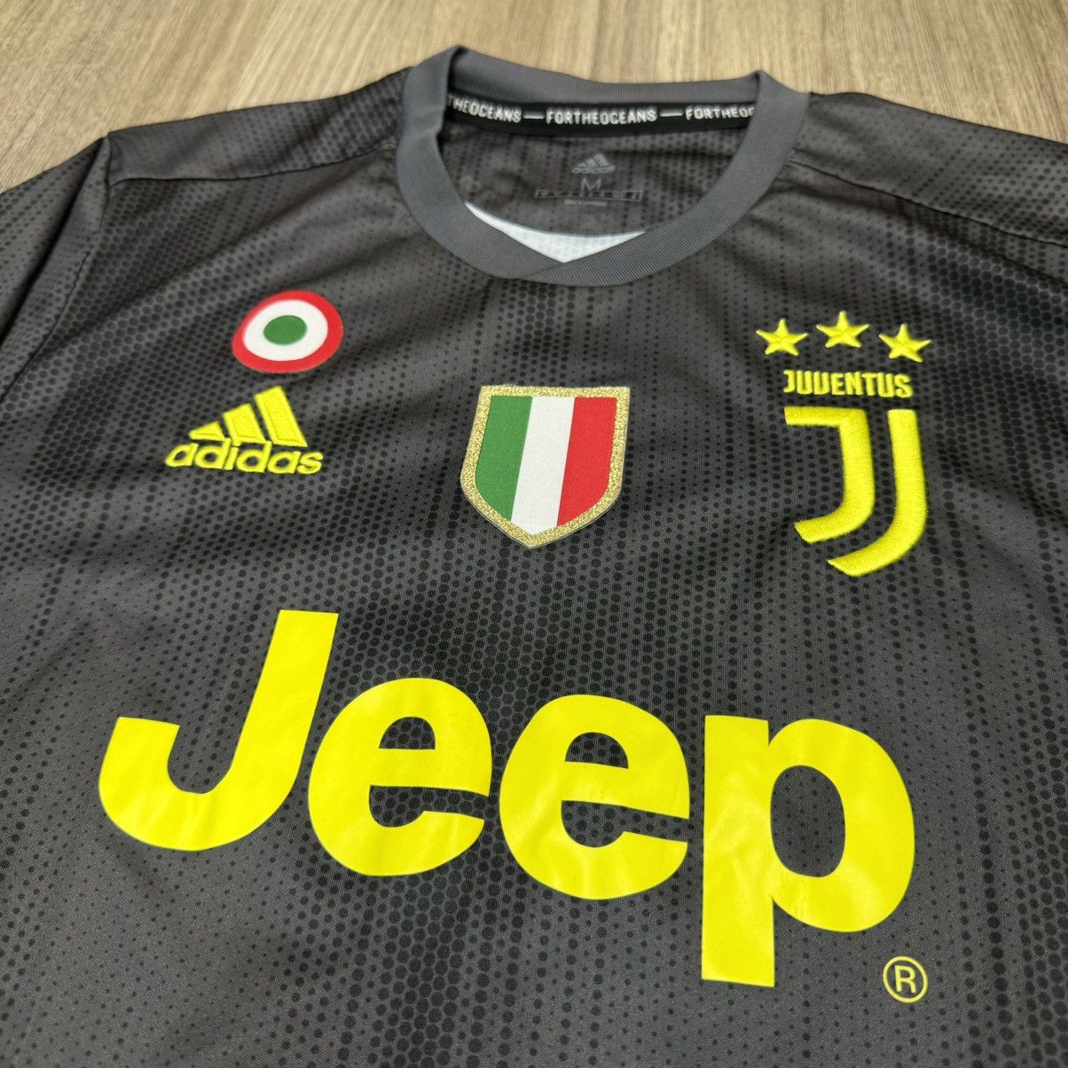 Adidas Juventus 18/19 C/L third away #7 Ronaldo Size US M / EU 48-50 / 2 - 3 Thumbnail