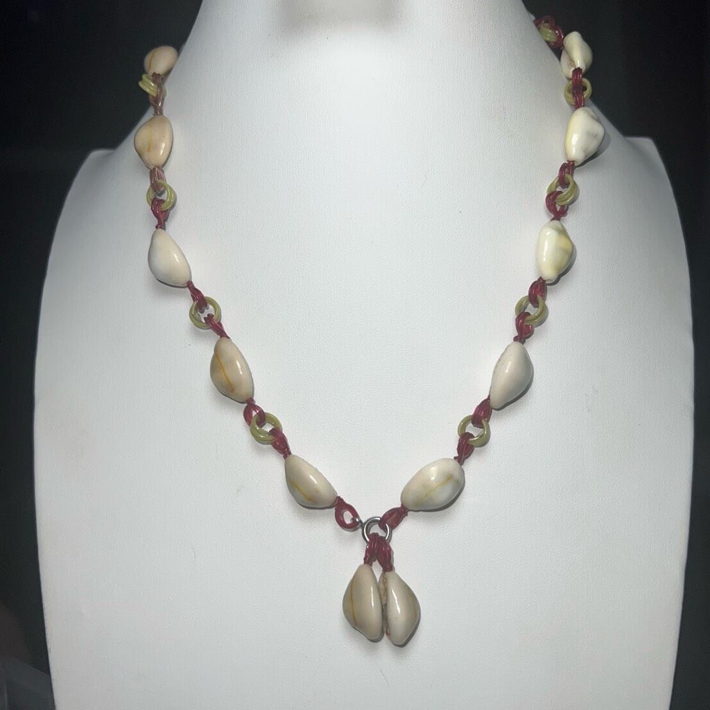 Vintage Vintage Genuine Shell and Plastic Link Necklace Size ONE SIZE - 1 Thumbnail