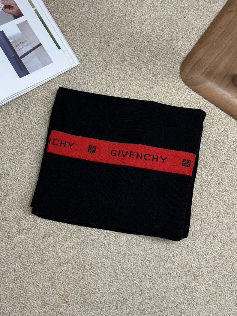 Givenchy Givenchy Black Red Print Scarf -dmc Size ONE SIZE - 1 Thumbnail