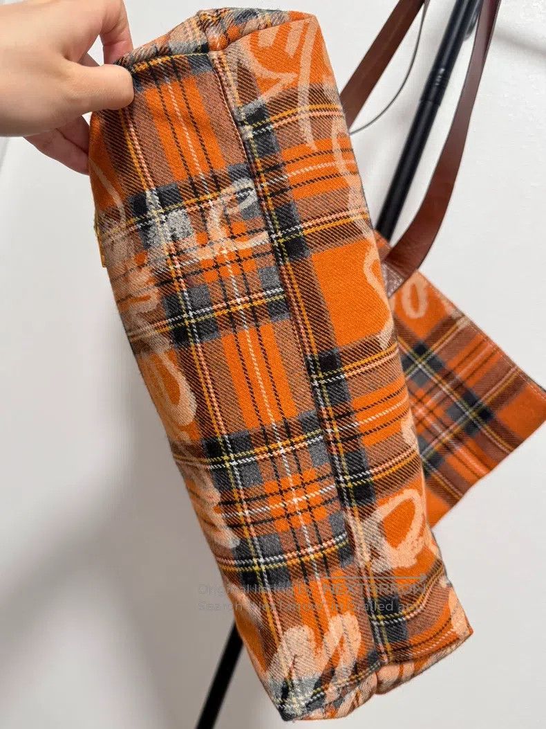 Vivienne Westwood Vivienne Westwood size os Graffiti check print punk handbag Size ONE SIZE - 4 Thumbnail