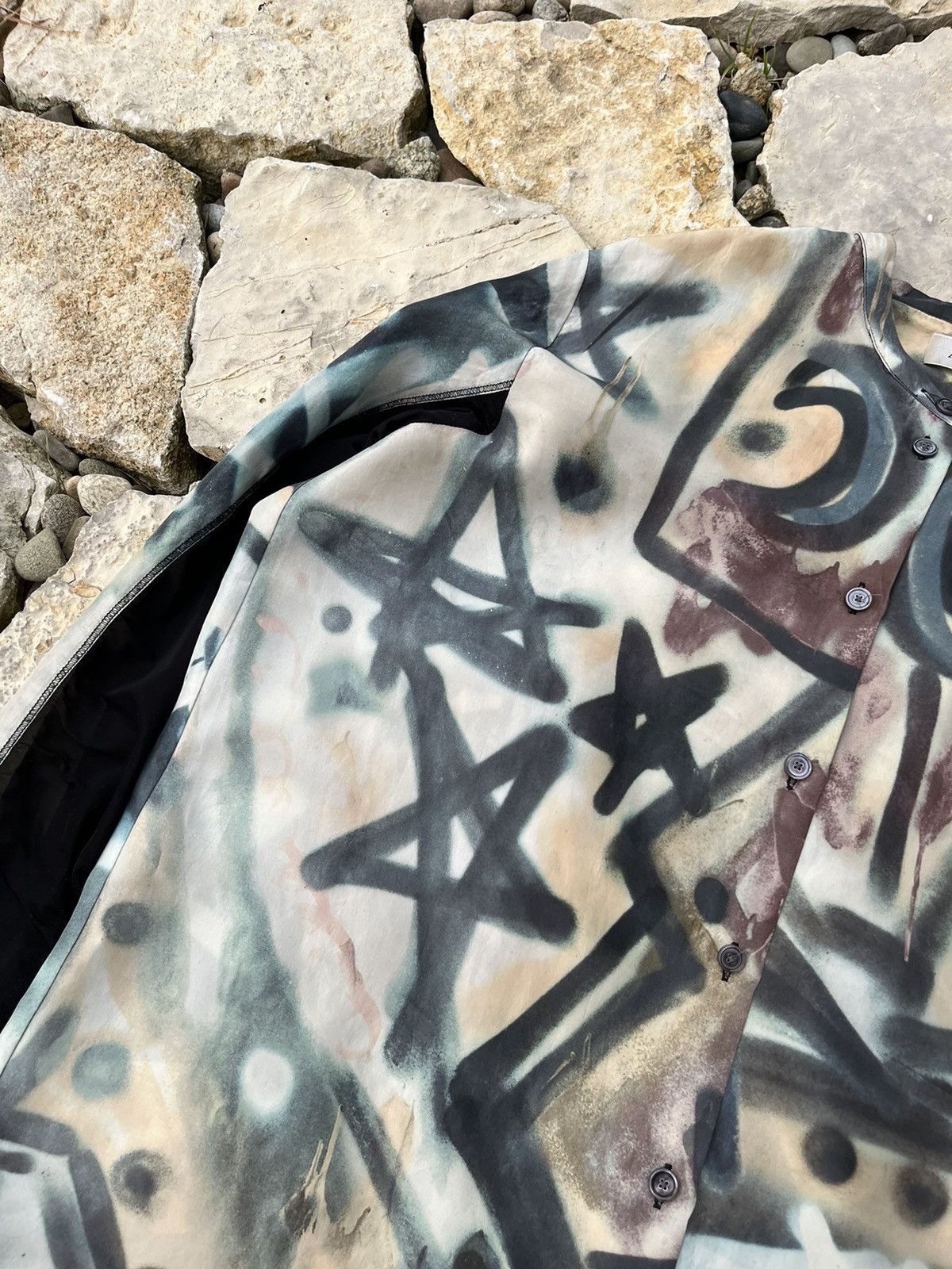 Acne Studios × Vintage Vintage Acne Studios AW10 silk shirt grafiti star full print Size XS / US 0-2 / IT 36-38 - 8 Thumbnail