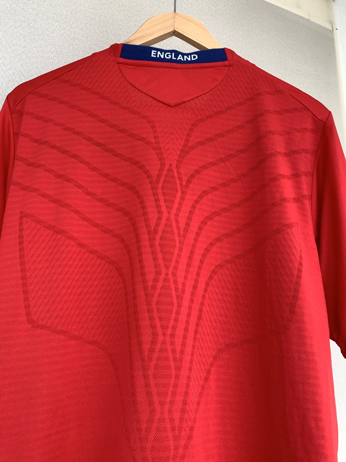 Umbro Umbro England Vintage 2008-2010 Away Football Shirt Size L Size US L / EU 52-54 / 3 - 8 Thumbnail