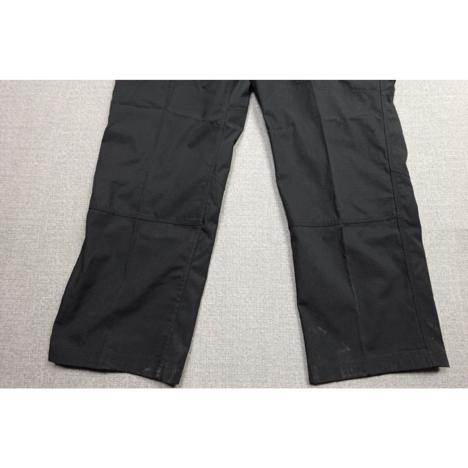 Under Armour Under Armour Pants Mens 42x32 Black Cargo Straight 5-Pocket Relaxed NWT Size US 42 / EU 58 - 3 Thumbnail