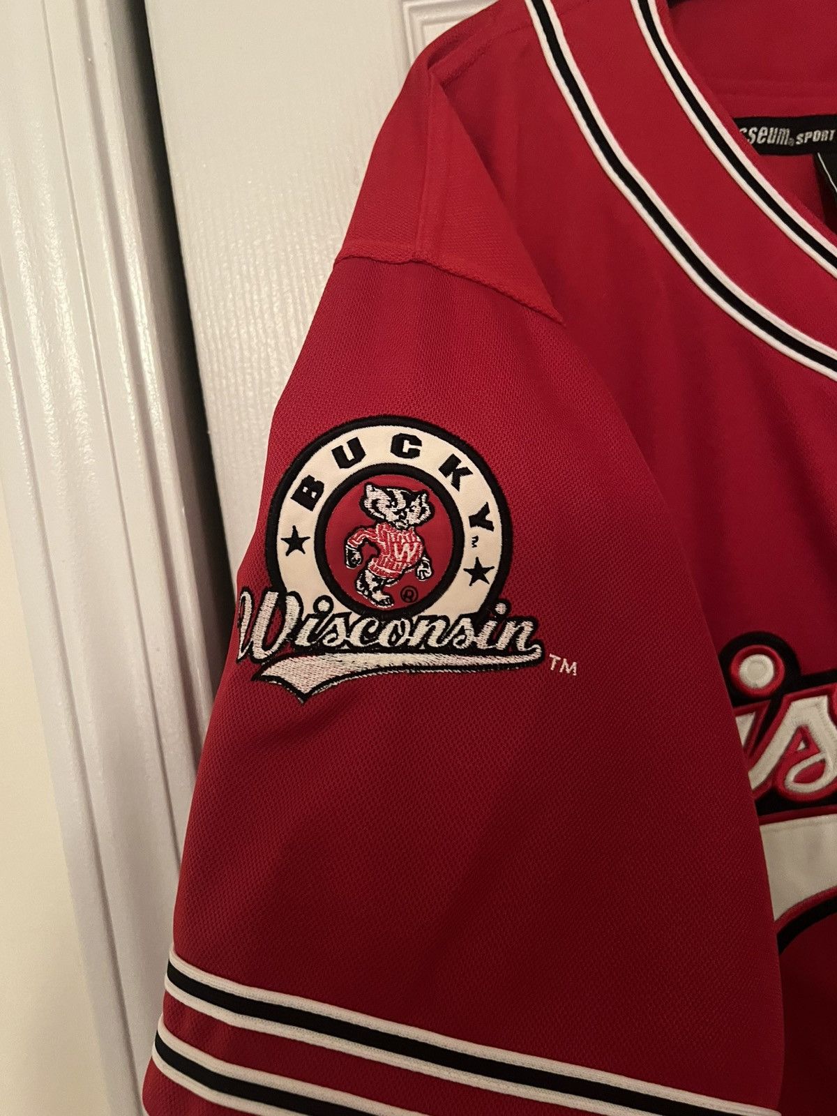 Colosseum Athletics Wisconsin Badgers Baseball jersey Size US XL / EU 56 / 4 - 4 Thumbnail