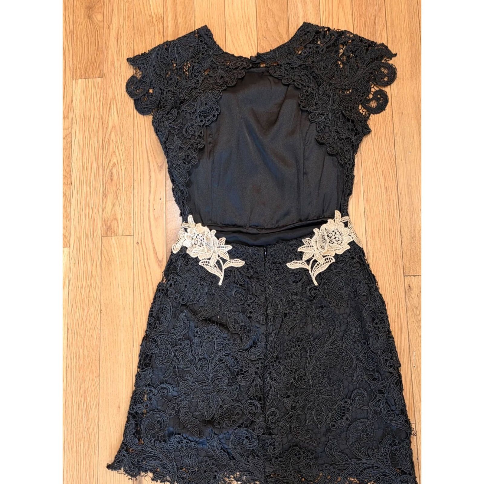 Vintage Heaven Mini Dress Women's XS Black Cutout Back Floral Lace Sleeveless Round Neck Party Cocktail Size XS / US 0-2 / IT 36-38 - 2 Thumbnail