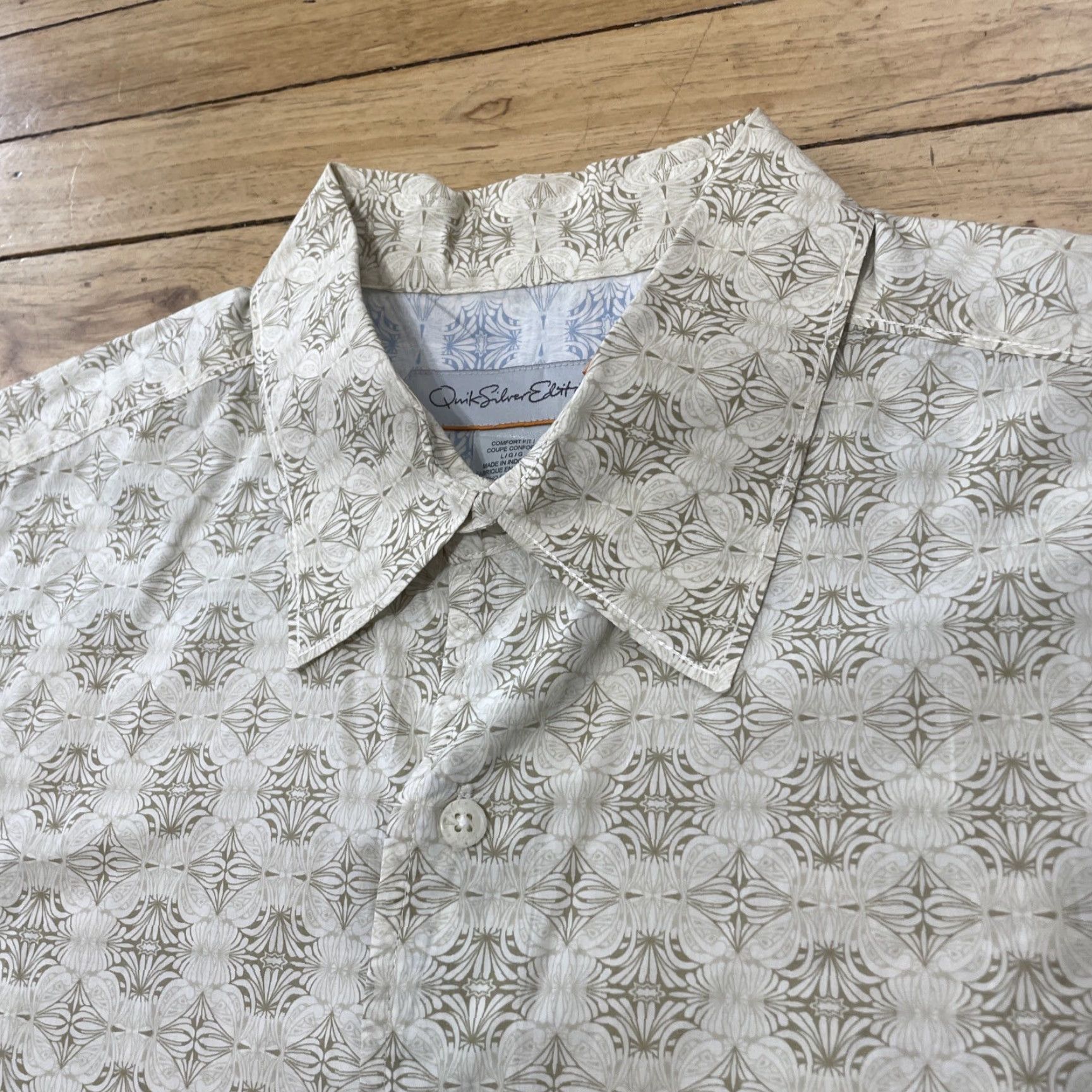 Quiksilver VINTAGE Quiksilver Shirt Men L Geometric Western 50" Tan Cream Button-Up Casual Short Sleeve Geometric Pattern Mens Size US L / EU 52-54 / 3 - 4 Thumbnail