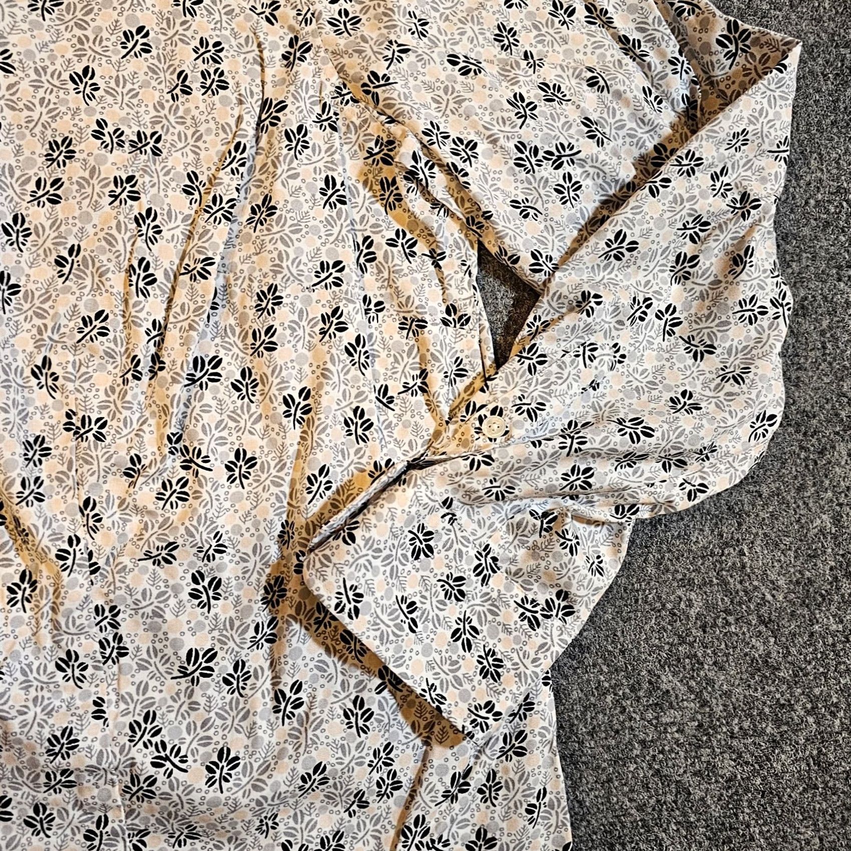 Talbots Talbots Shirt Women 14W Gray Floral Long Sleeve Lightweight Casual Career Button-Up Adult Regular XS? Size XL / US 12-14 / IT 48-50 - 4 Thumbnail