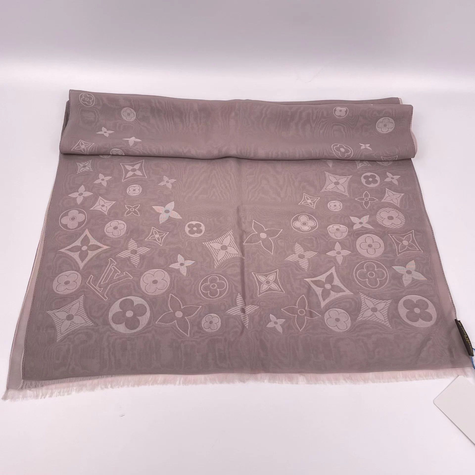 Louis Vuitton LV Silk Scarf Gray 170x45 Size ONE SIZE - 7 Thumbnail