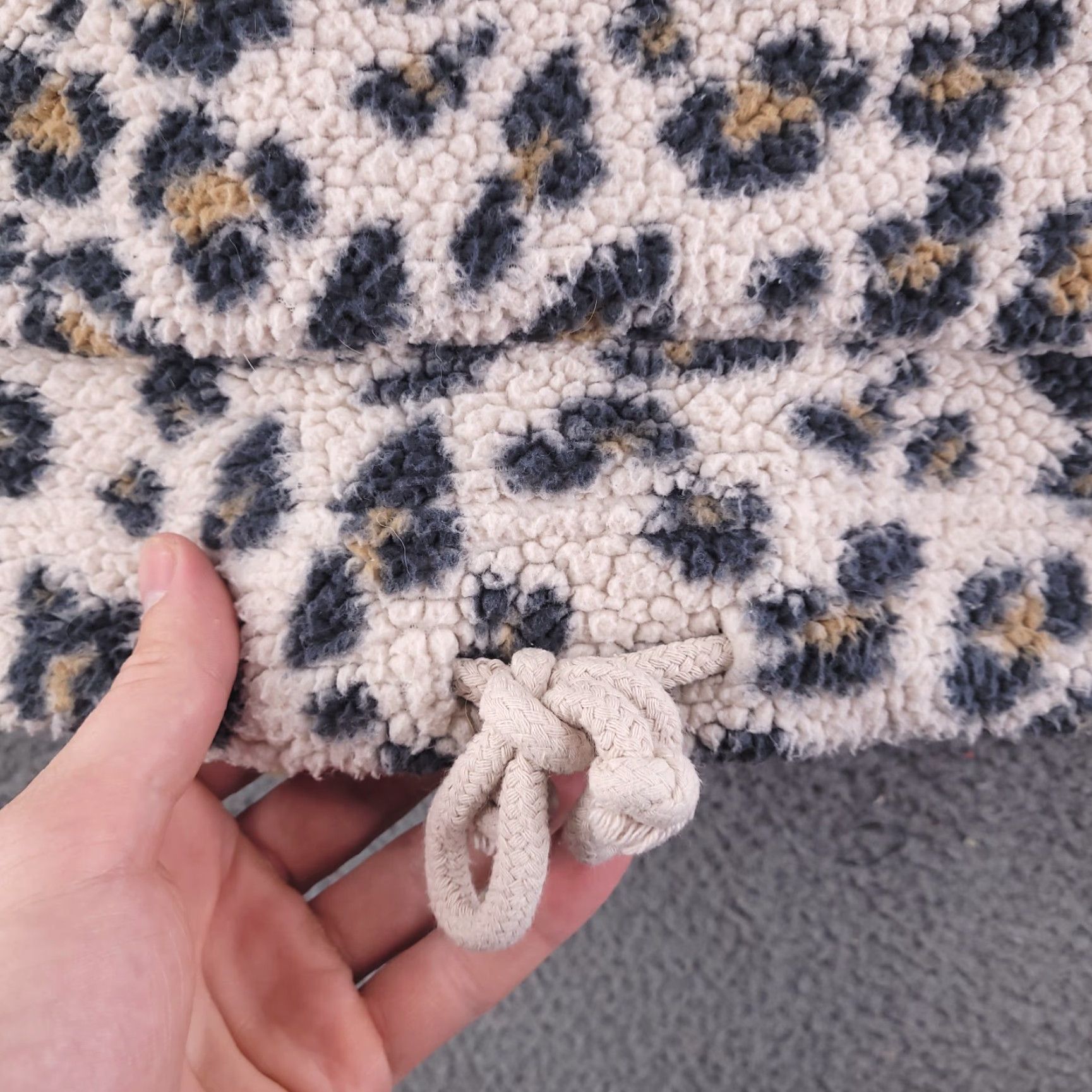 American Eagle Outfitters American Eagle Hoodie Womens Medium Teddy Bear Cheetah Fuzzy Fluffy Size M / US 6-8 / IT 42-44 - 3 Thumbnail