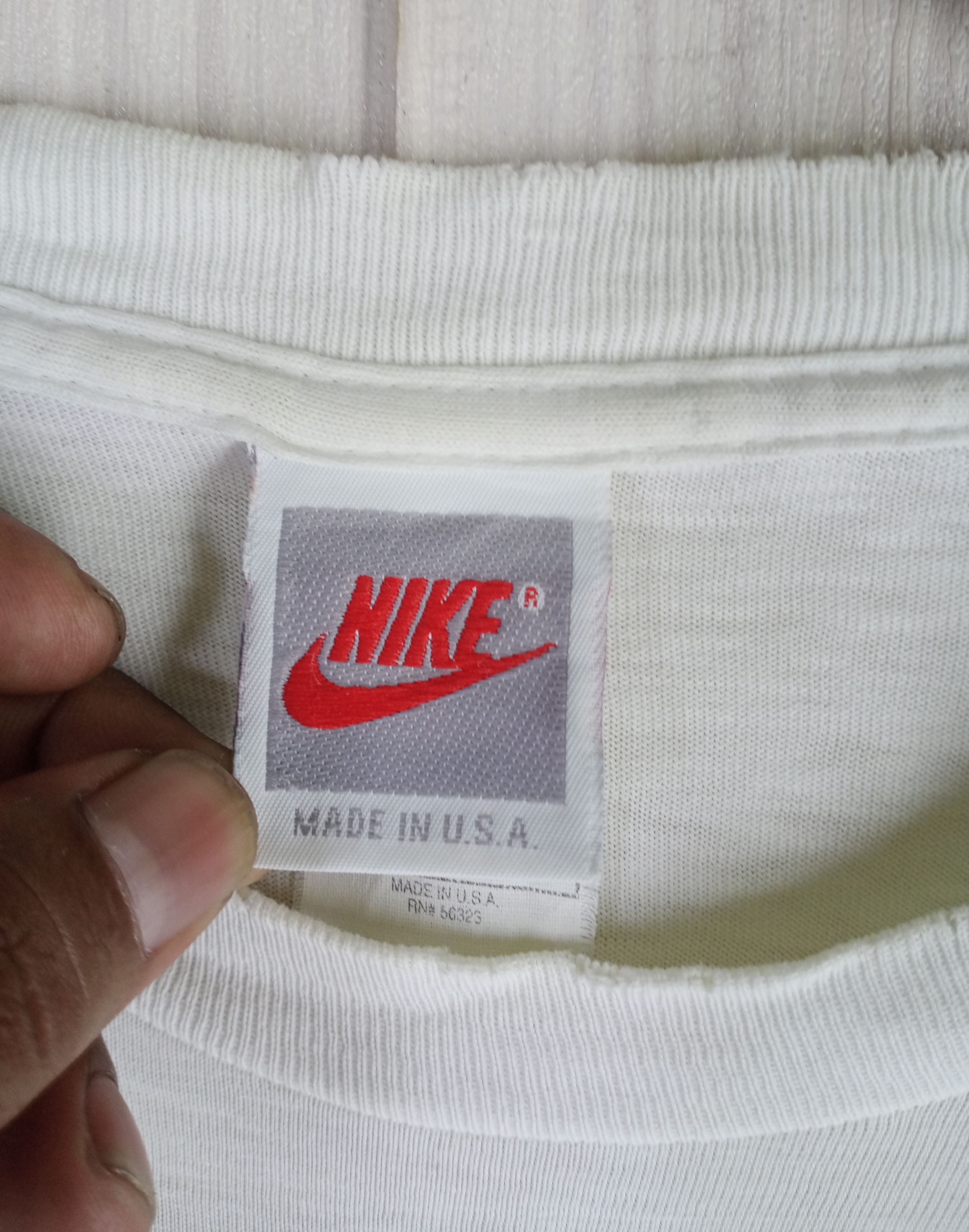 Nike Rare Vintage 90s Nike Michael Jordan Tshirt Size US L / EU 52-54 / 3 - 5 Thumbnail
