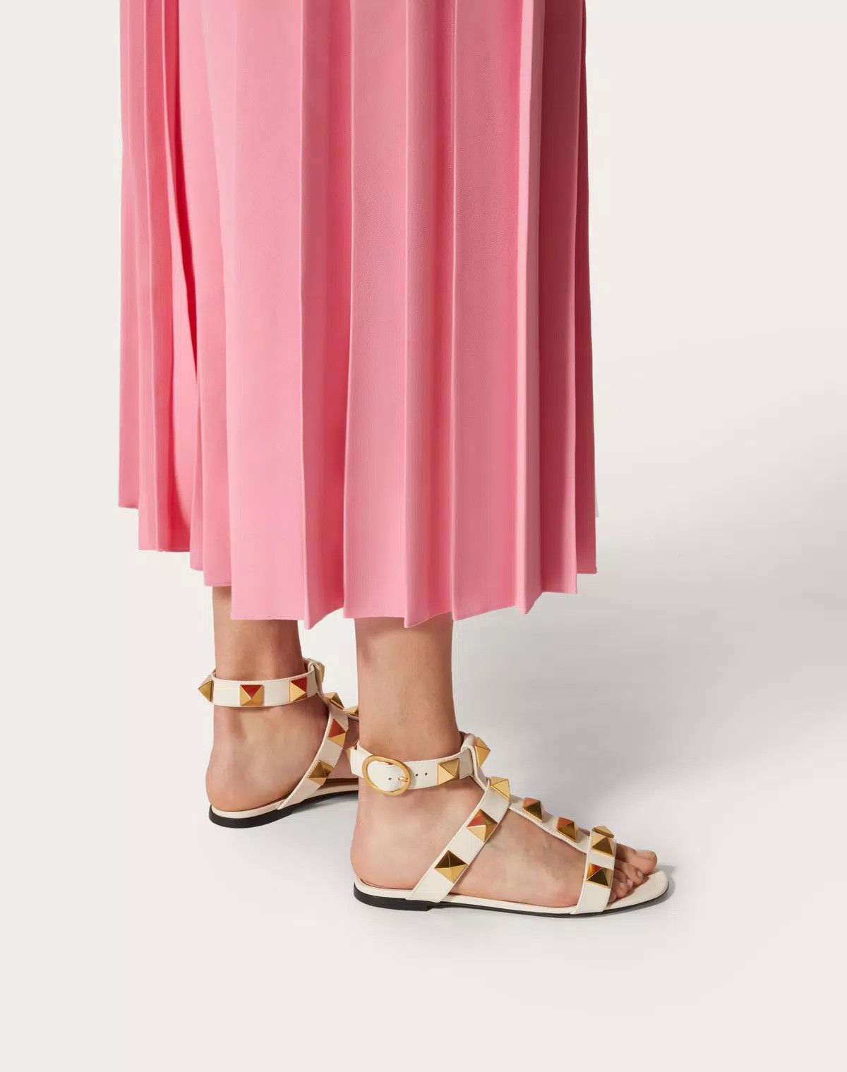 Valentino o1s1wg110625 Roman Stud Flat Calfskin Sandal in White Size US 7.5 / IT 37.5 - 5 Thumbnail
