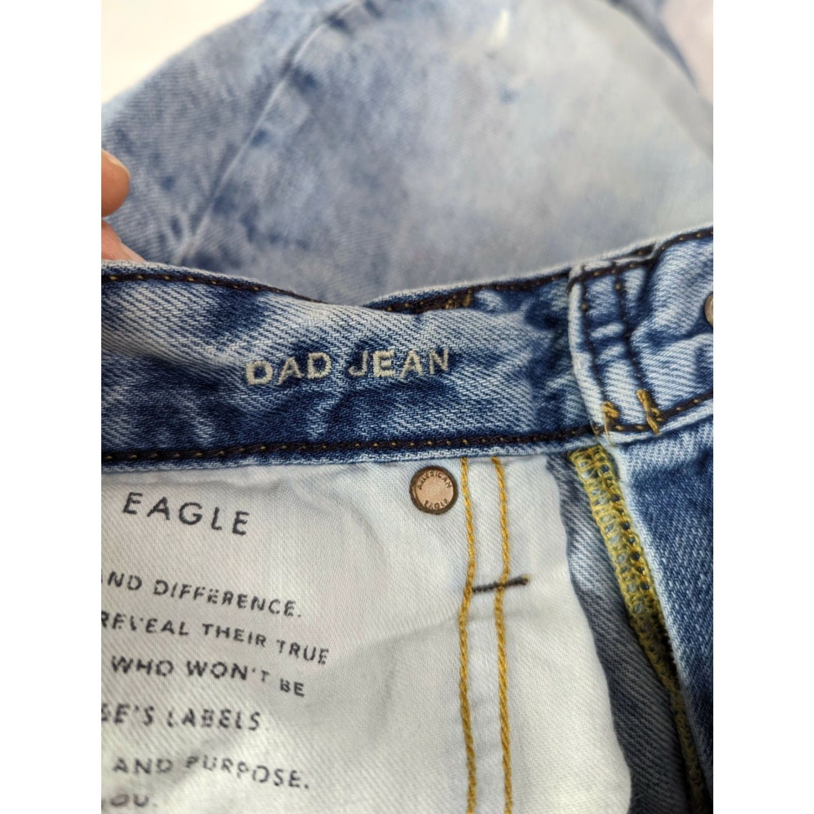 American Eagle Outfitters American Eagle Jeans Dad Light Wash 32x32 100% Cotton Distressed Denim Men Regular Mid Rise Blue M3J Size US 32 / EU 48 - 4 Thumbnail