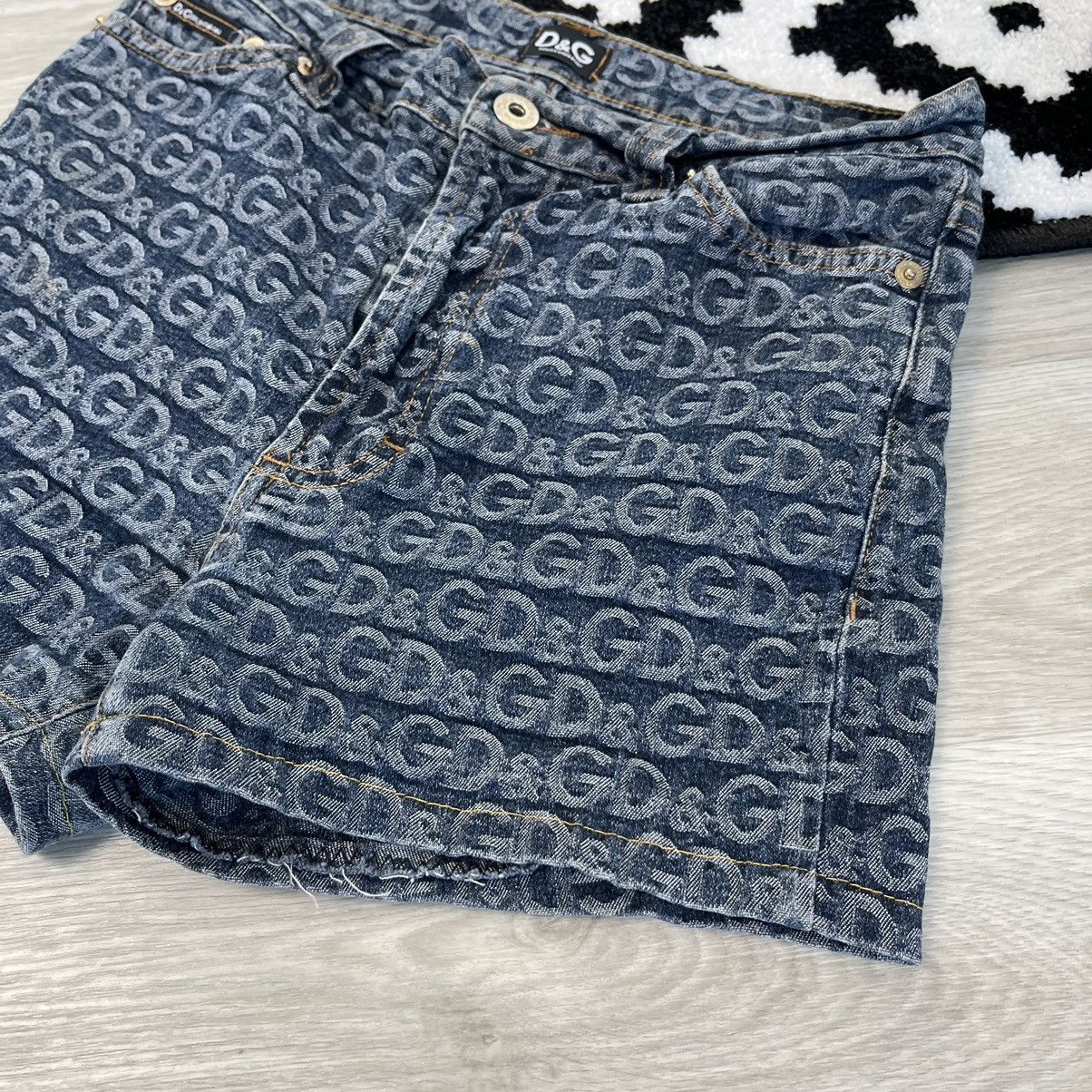 Dolce & Gabbana VINTAGE DOLCE & GABBANA MONOGRAM DG SHORTS SIZE 29 Size 29" - 2 Thumbnail