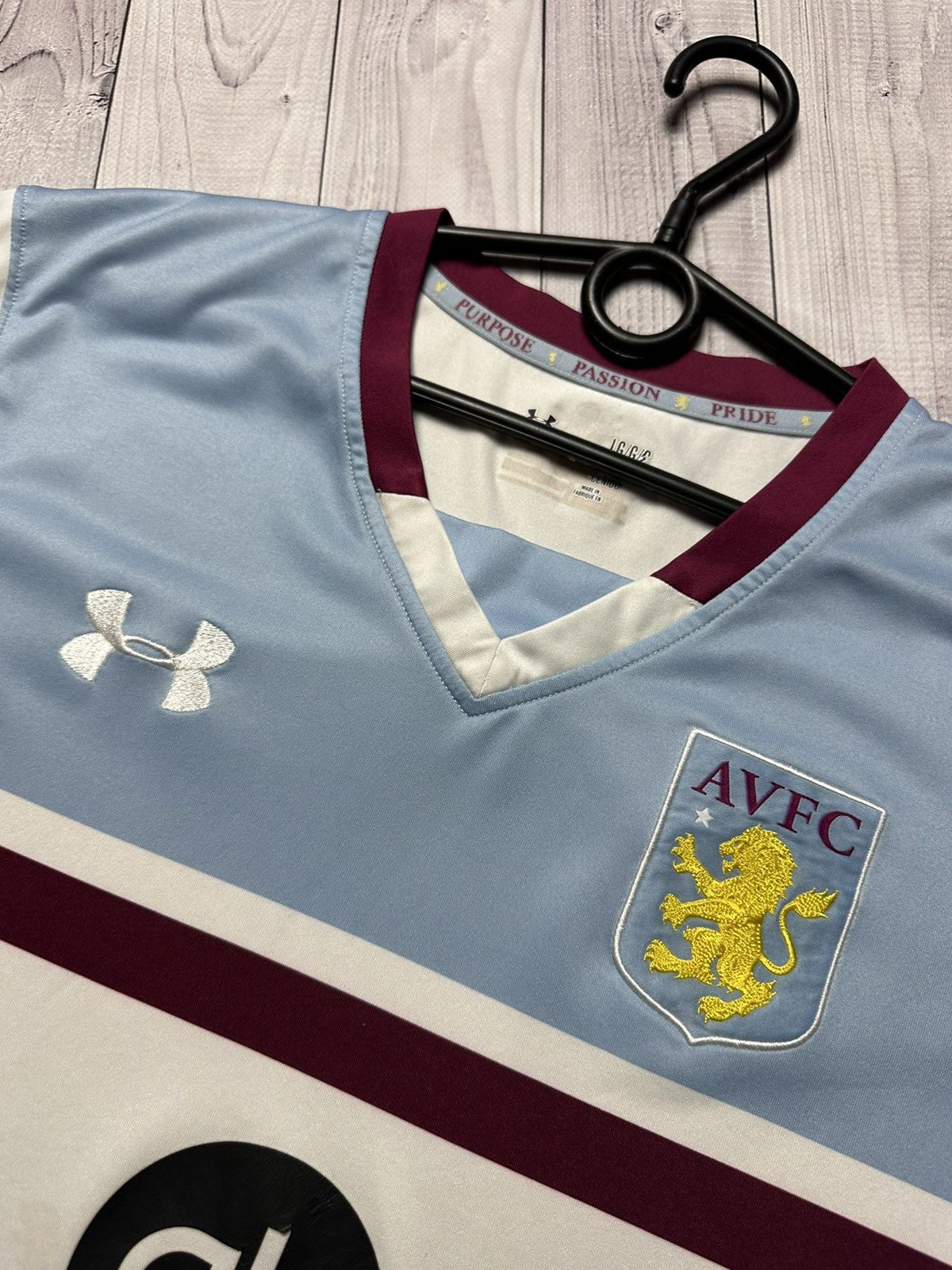 Under Armour × Vintage Vintage Aston villa under armour soccer jersey size L Size US L / EU 52-54 / 3 - 5 Thumbnail