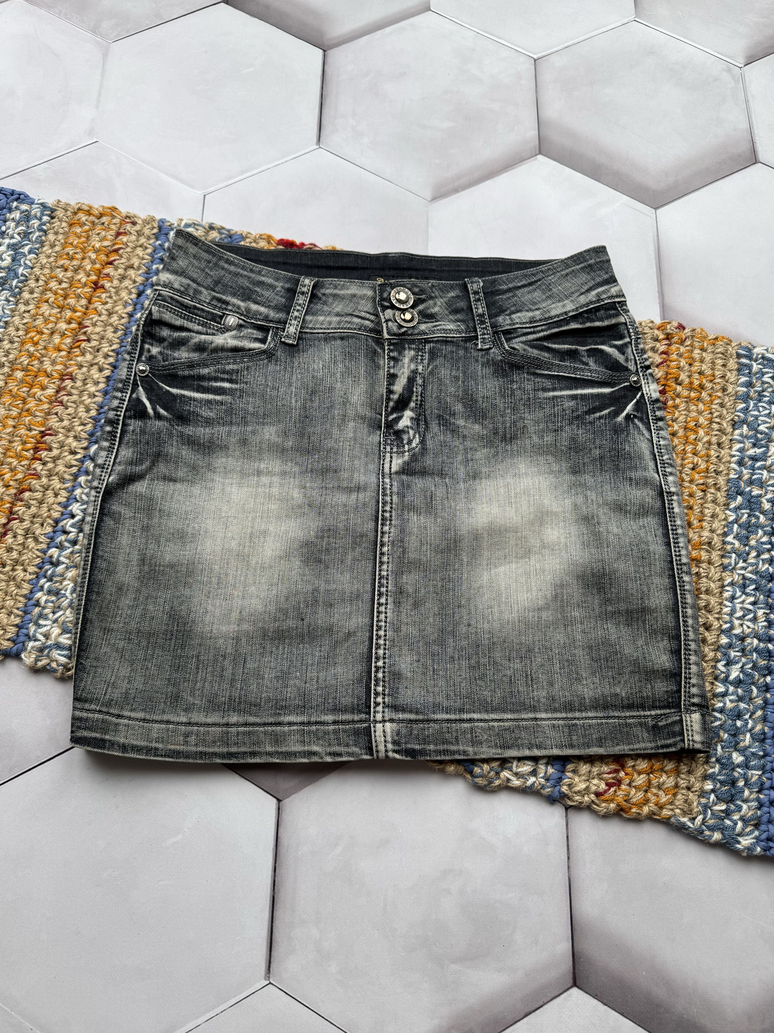 Japanese Brand Vintage Faded Mini Skirt Size 30" / US 8 / IT 44 - 1 Thumbnail