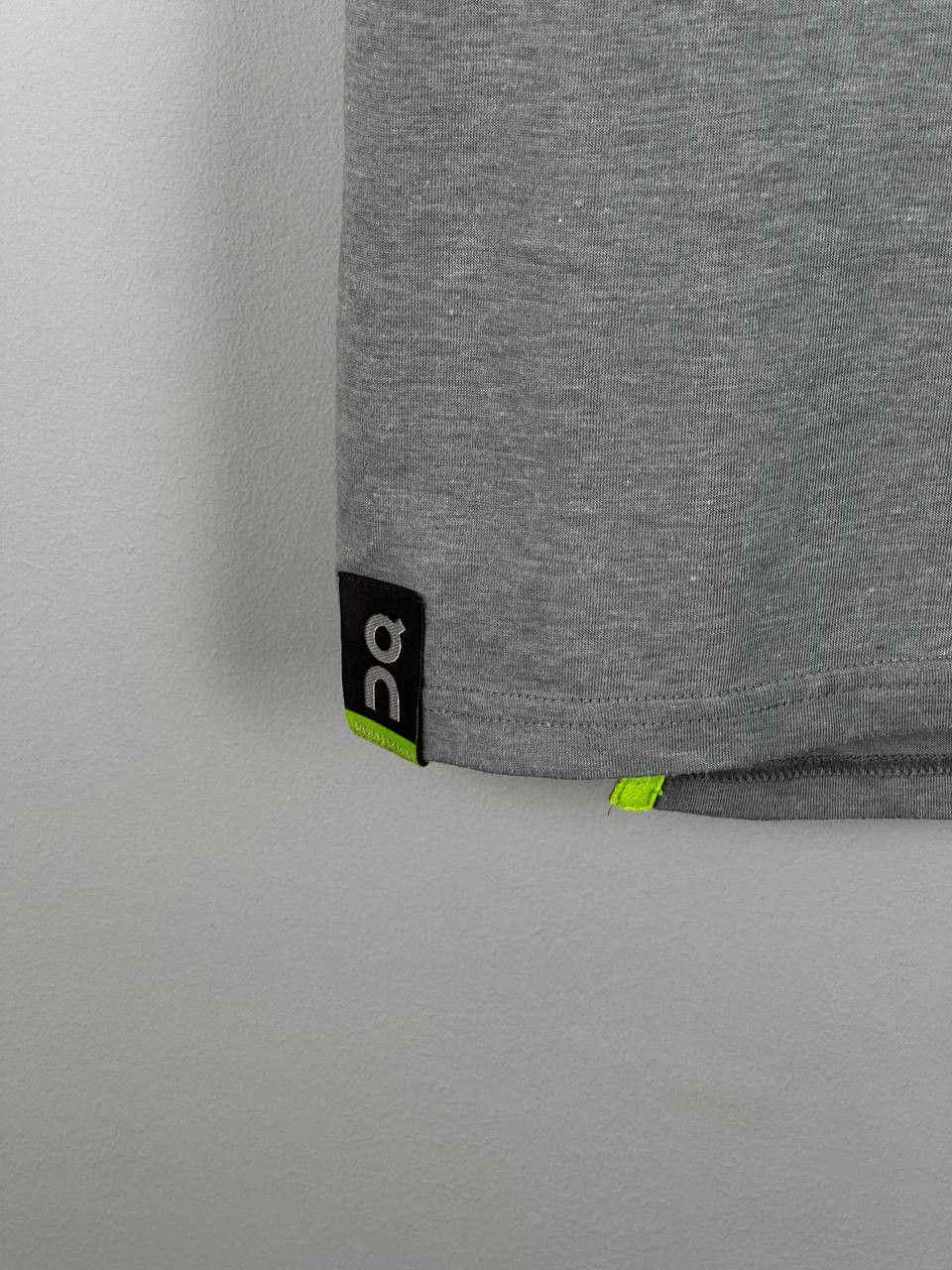 On On Running Performance Grey Sport T Shirt Size L Size US L / EU 52-54 / 3 - 5 Thumbnail