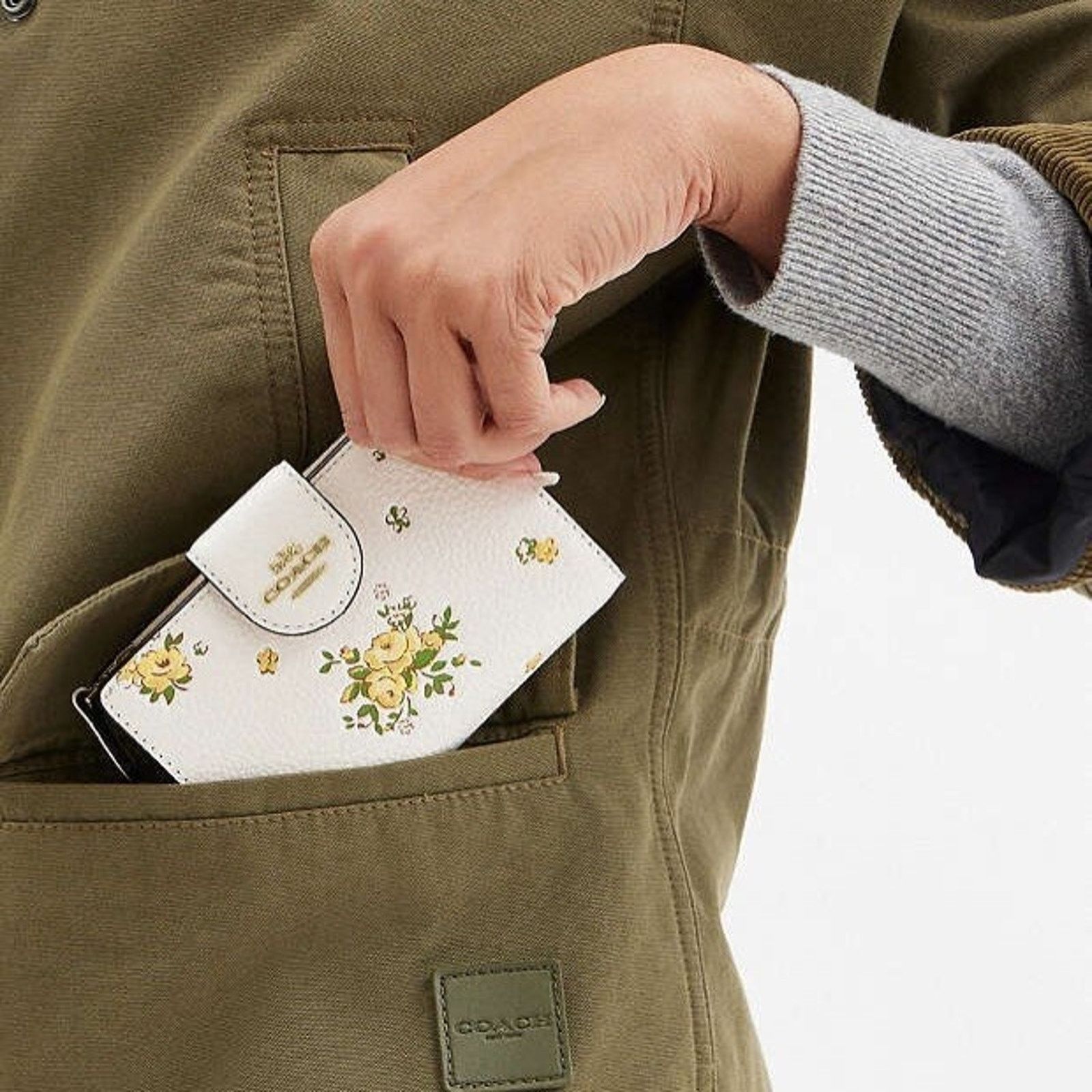 Coach NWT Coach Medium Corner Zip Wallet Floral CAP00 Gold/Chalk Size ONE SIZE - 8 Thumbnail