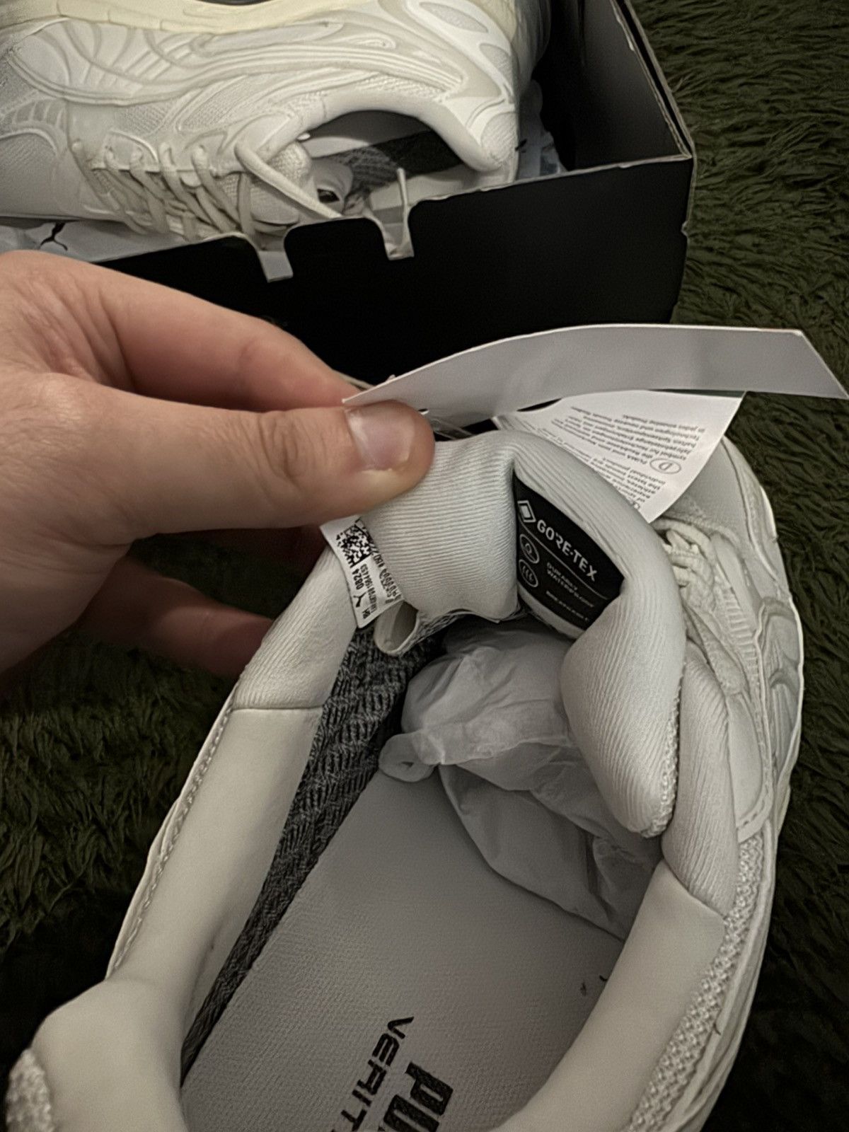Puma [US10] Puma Velophasis GORE-TEX Sail Reflective Off-White Size US 11 / EU 44 - 13 Thumbnail
