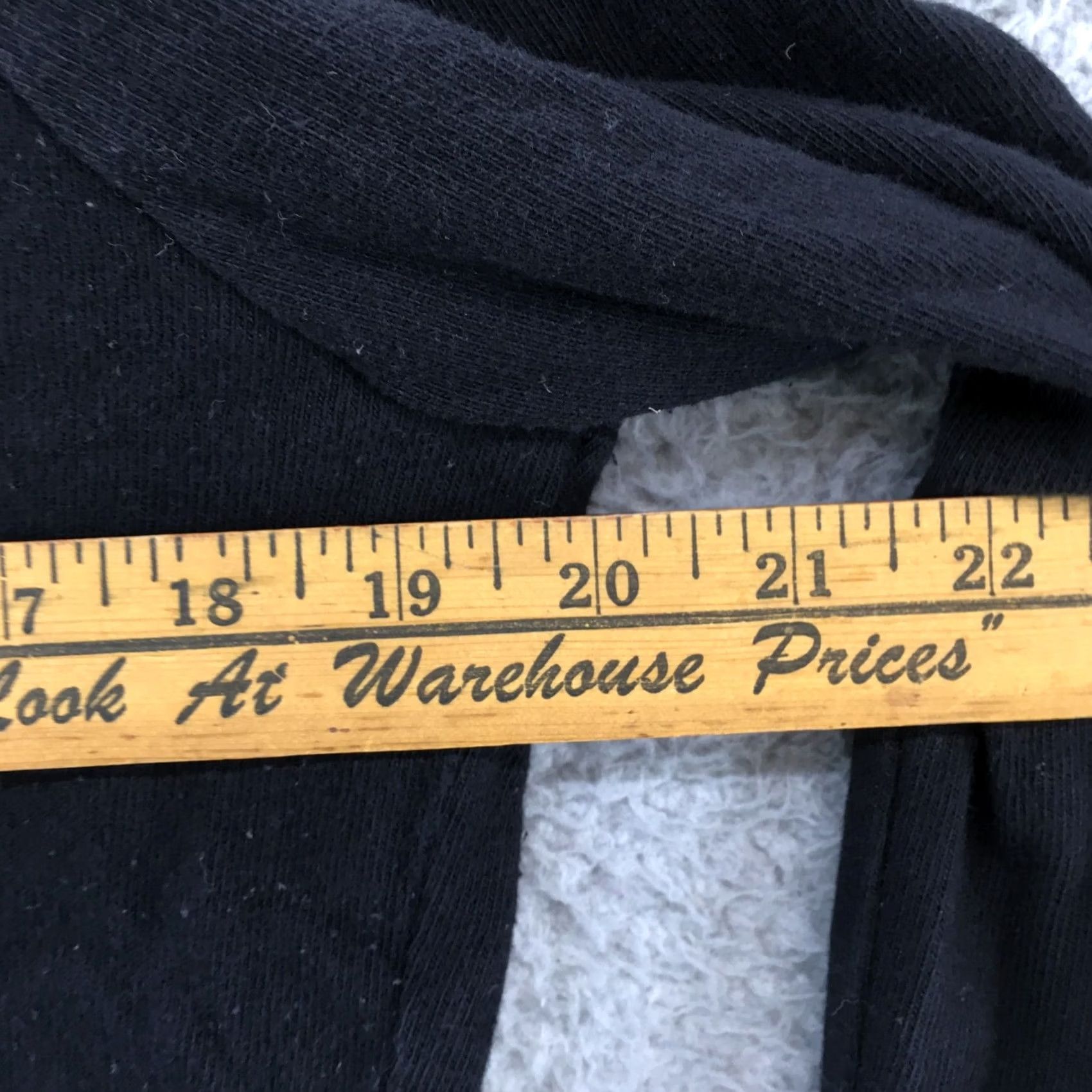 Vintage Sherpa Tee Womens XS Black Guess Cropped Long Sleeve Top Logo Front Crew Neck Size XS / US 0-2 / IT 36-38 - 4 Thumbnail