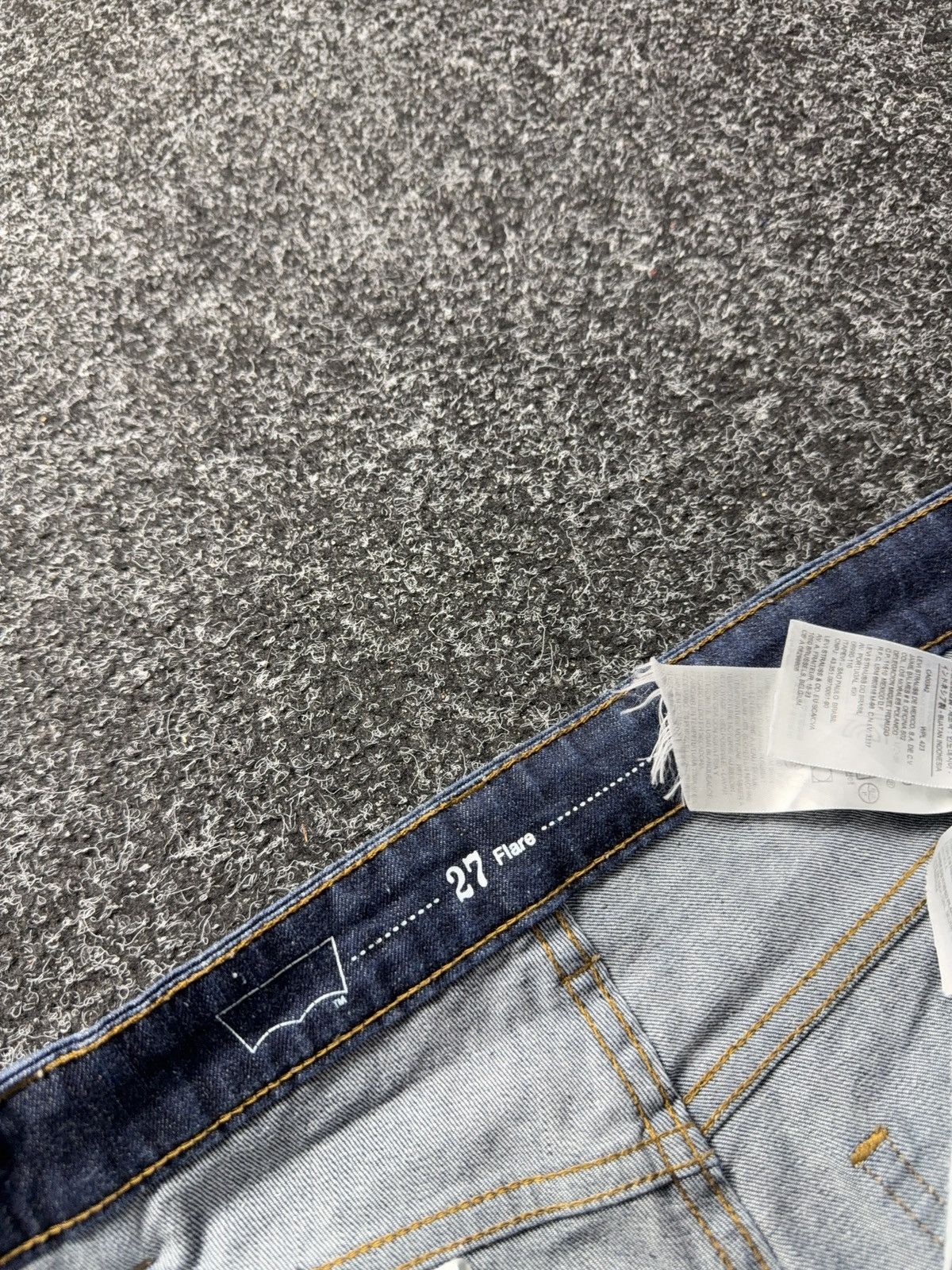 Levi's 00s Retro Levis Flare Jeans Dark Indigo Y2K Bootcut W27 Size 27" / US 4 / IT 40 - 9 Thumbnail