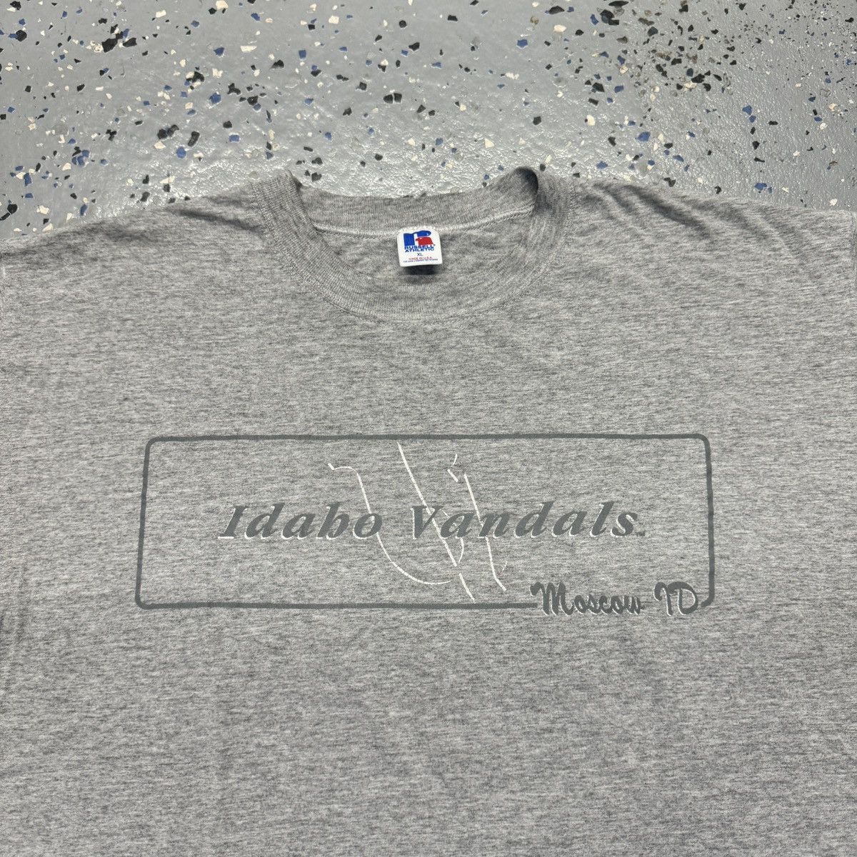 Vintage Vintage 90s Russell Athletic Idaho Vandals Graphic Shirt XL Size US XL / EU 56 / 4 - 3 Thumbnail