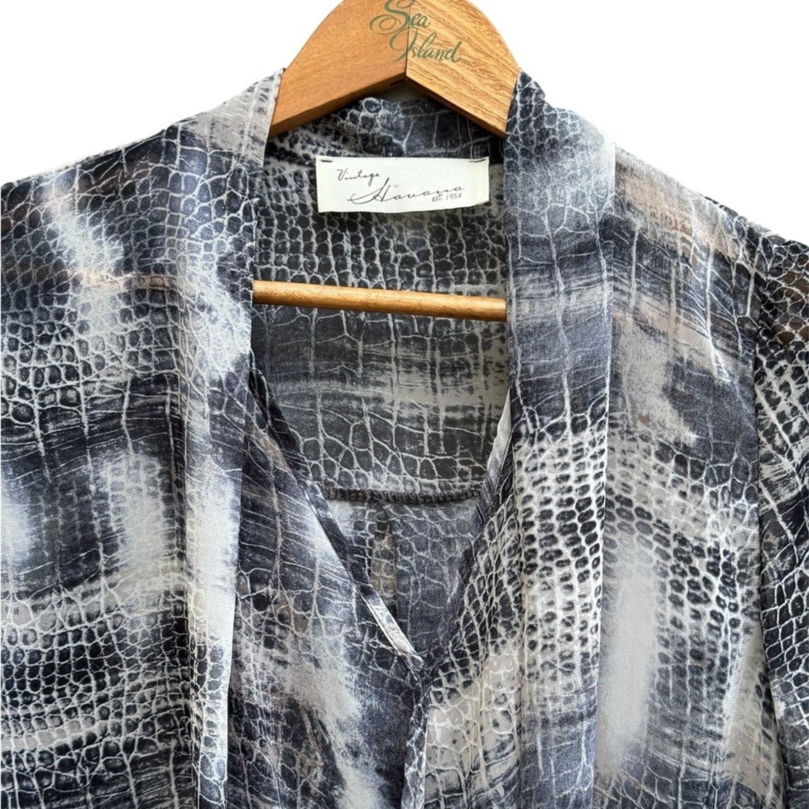 Vintage Havana Vintage Havana Blue Print Blouse Size S Sheer Drape Front Size S / US 4 / IT 40 - 2 Thumbnail