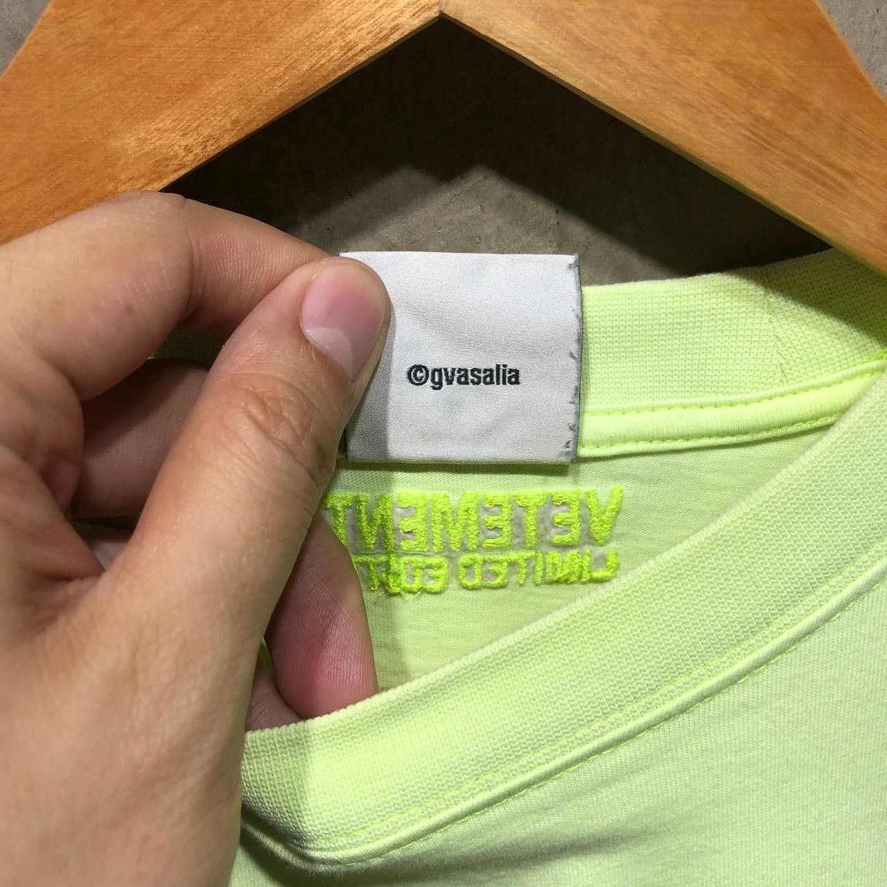 Vetements Vetements Logo Label tee Size US XL / EU 56 / 4 - 5 Thumbnail