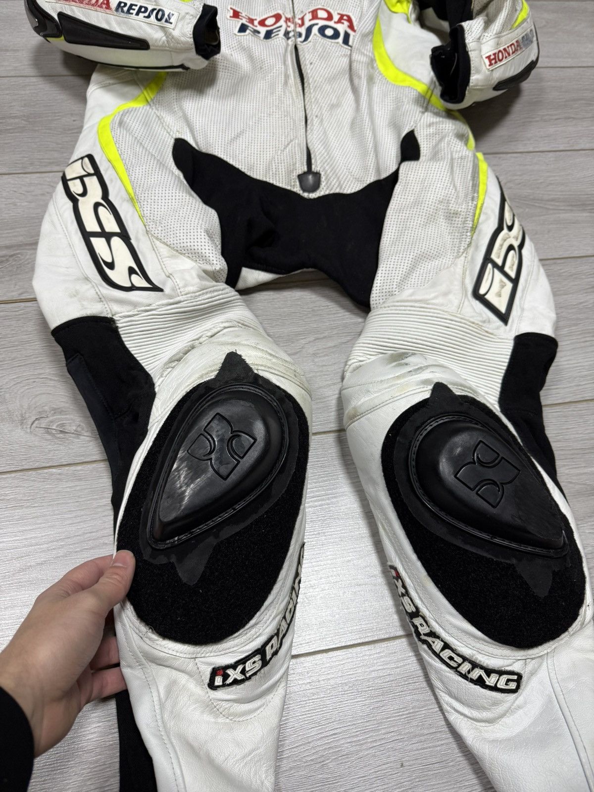 Honda IXS Custom racing leather suit – Honda Repsol livery Size US M / EU 48-50 / 2 - 17 Thumbnail