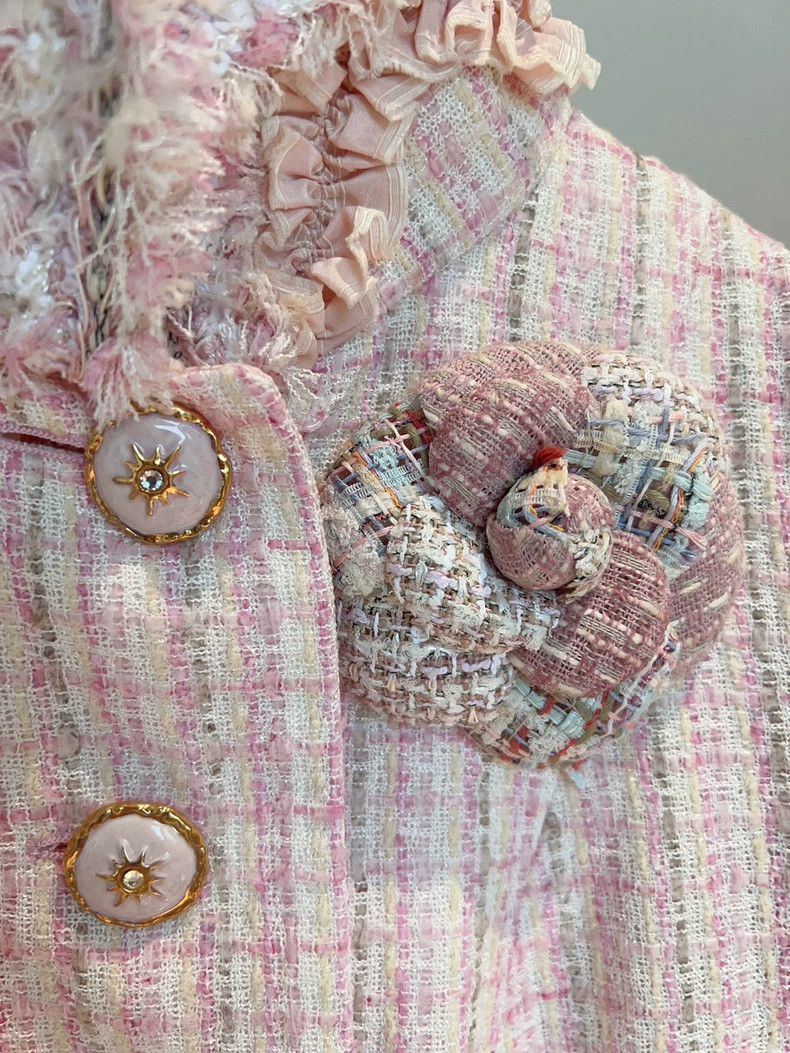Chanel Elegant Pink Chanel Jacket with Flower Brooch-dmc Size US M / EU 48-50 / 2 - 1 Thumbnail