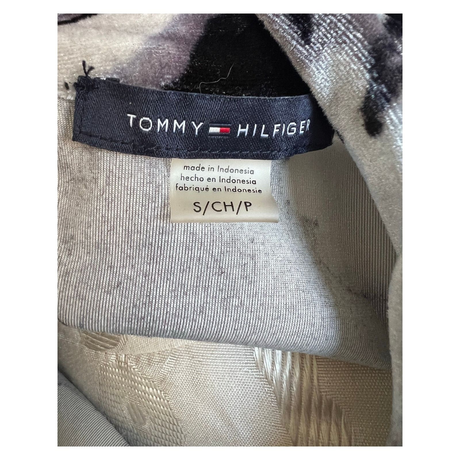 Tommy Hilfiger Tommy Hilfiger Sleeveless Velvet Classic Floral Blouse Small Size S / US 4 / IT 40 - 7 Thumbnail