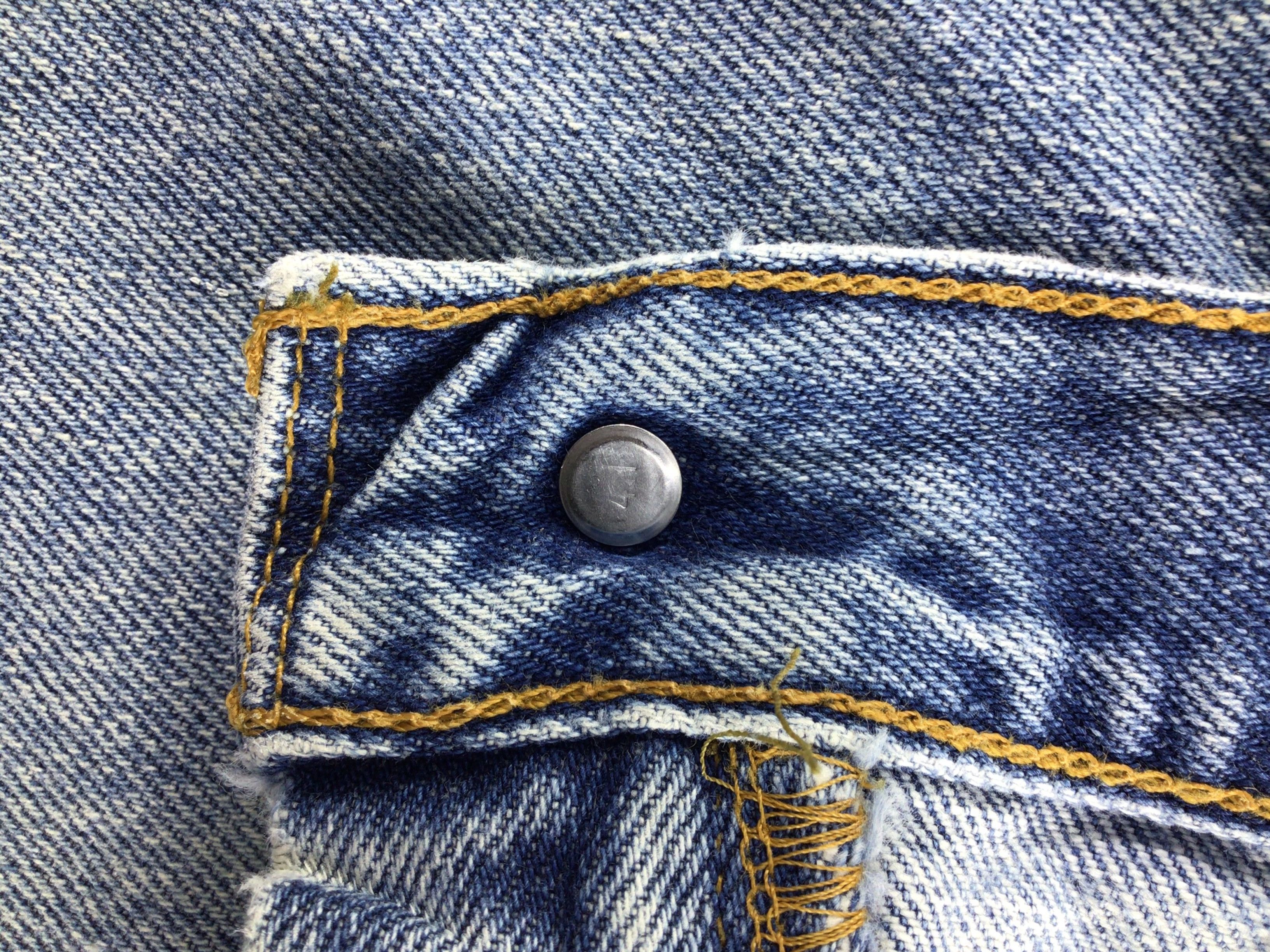 Levi's Vintage Levis 560 Jeans Faded Blue Denim -J464 Size US 37 - 9 Thumbnail