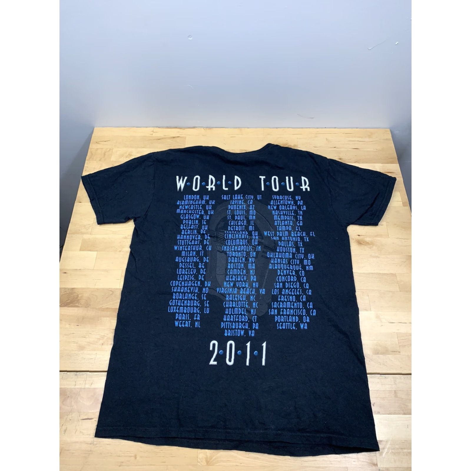 Gildan Foreigner Jukebox Hero World Tout T Shirt M Music Rock Band Merch #7135 Size US M / EU 48-50 / 2 - 2 Thumbnail