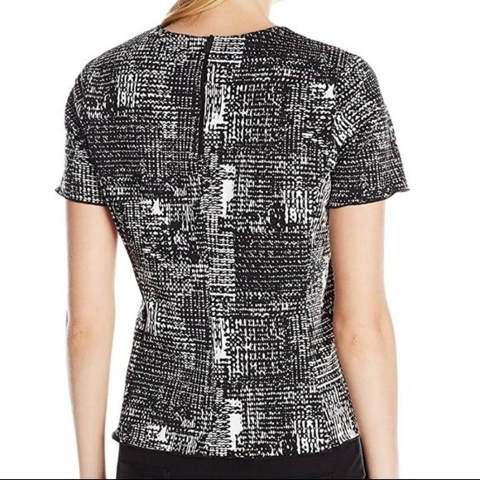 Vince Camuto Vince Camuto Short Sleeve Back Zip Cityscape Scuba Tee Top Size S / US 4 / IT 40 - 3 Thumbnail