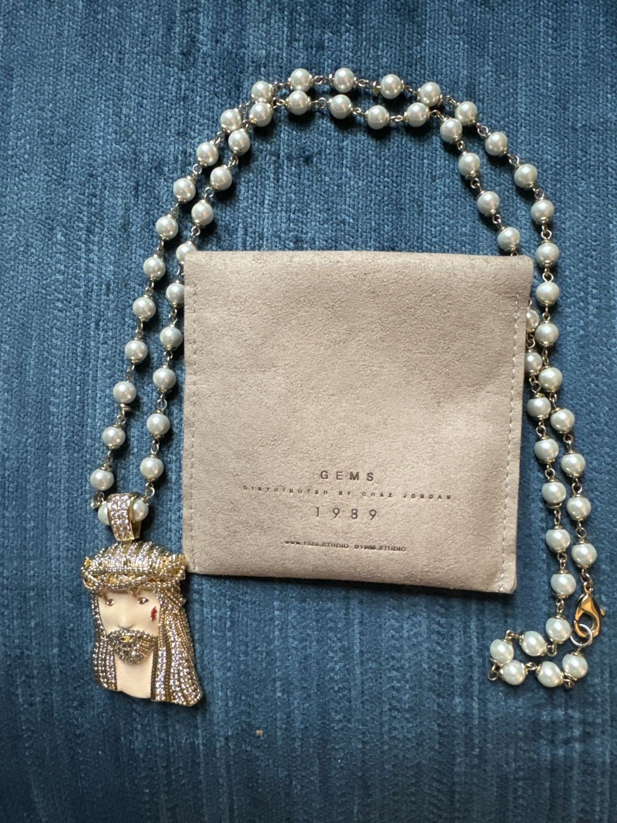 Pre-owned 1989 Studio X Kanye West 19” Kanye West Jesus Piece Chain (rome Travis Show) In Oyster Pearl