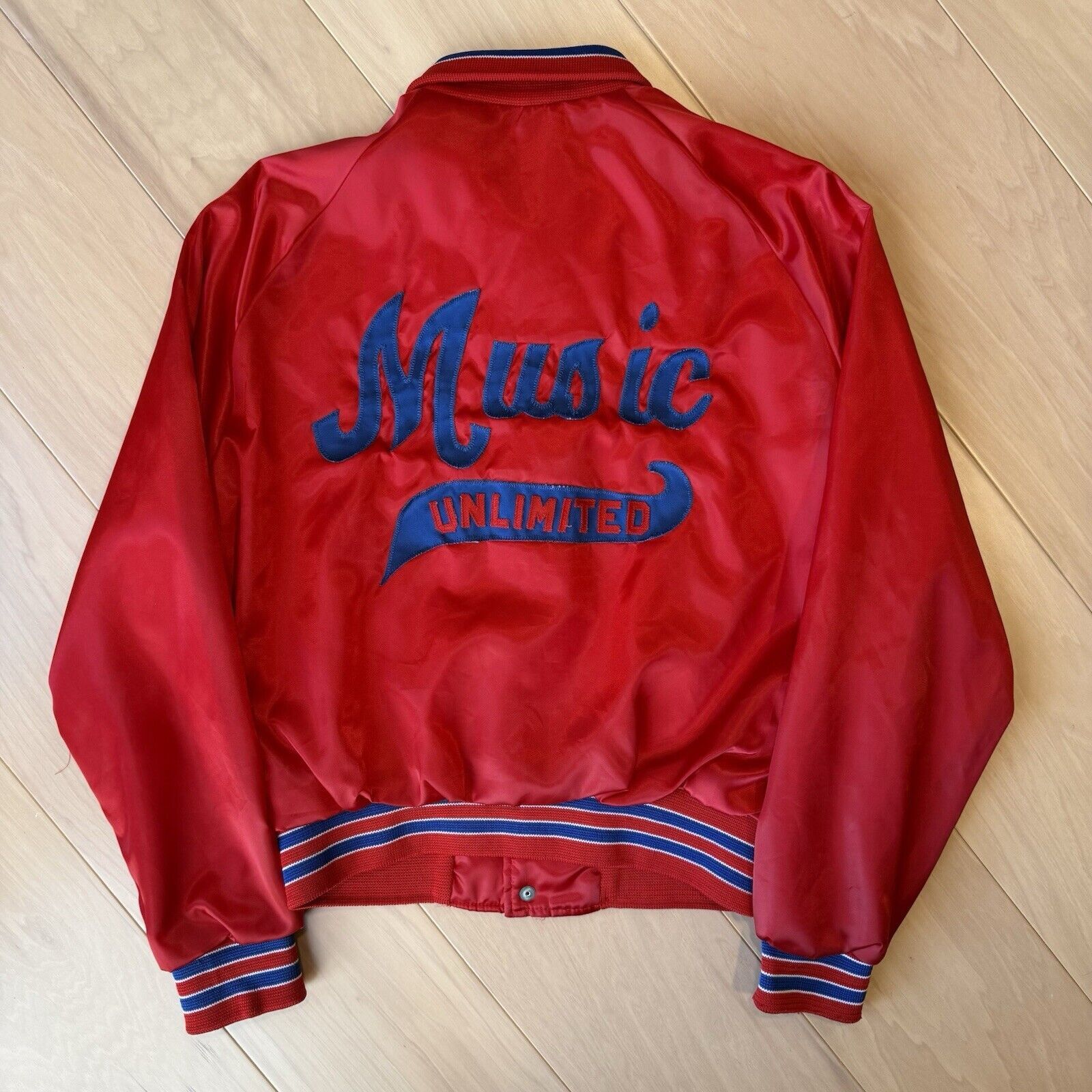 Vintage Vintage Music Unlimited Bomber Jacket S Red Satin 80s Movie Size US S / EU 44-46 / 1 - 8 Thumbnail