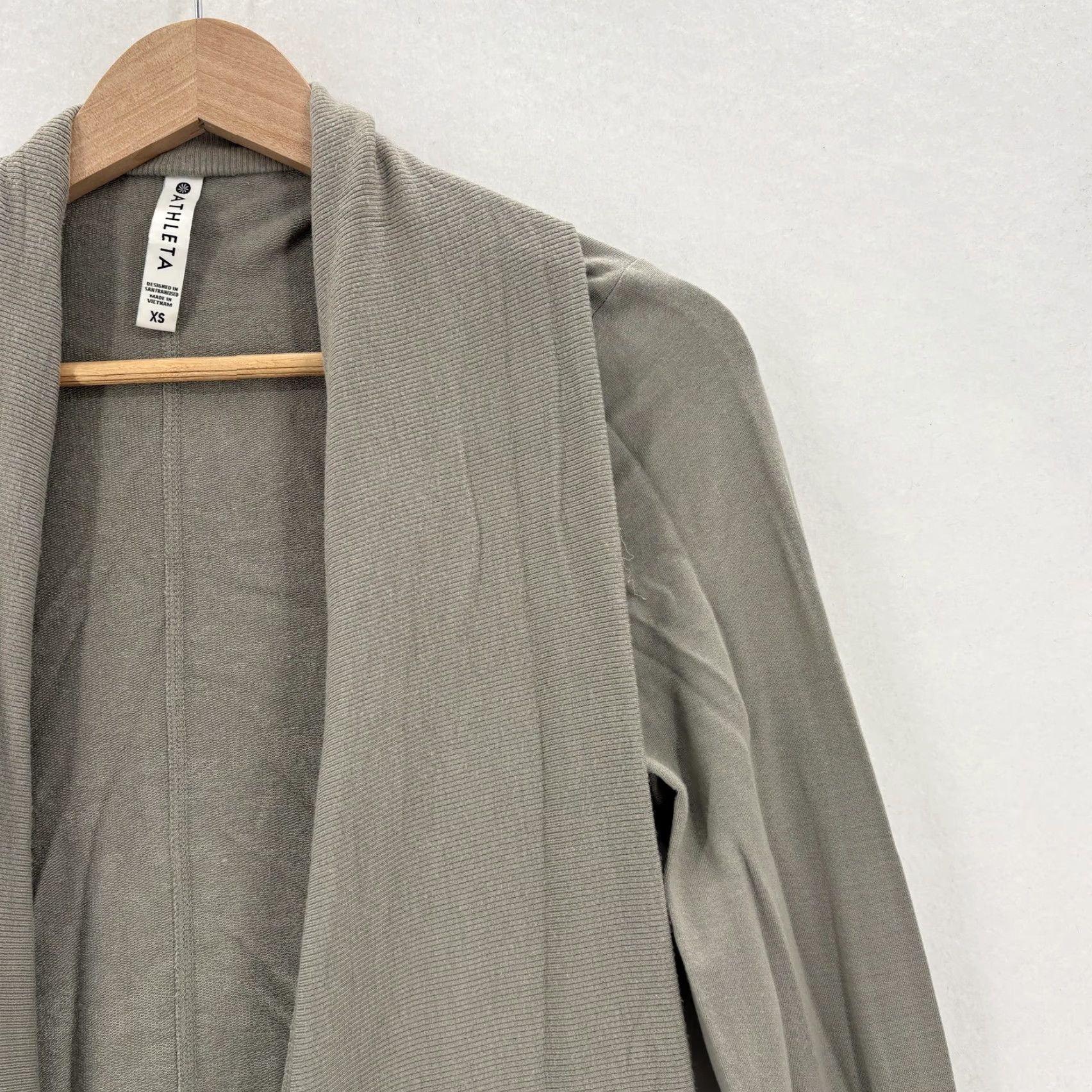 Athleta Athleta Cardigan Womens XS Gray V-Neck Open Front Thumbholes Lightweight Sweater Size XS / US 0-2 / IT 36-38 - 2 Thumbnail