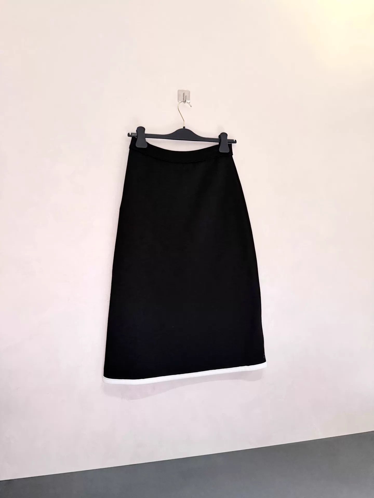 Louis Vuitton Louis Vuitton 22AW Black Knit Long Skirt S Rare Size S / US 4 / IT 40 - 2 Thumbnail