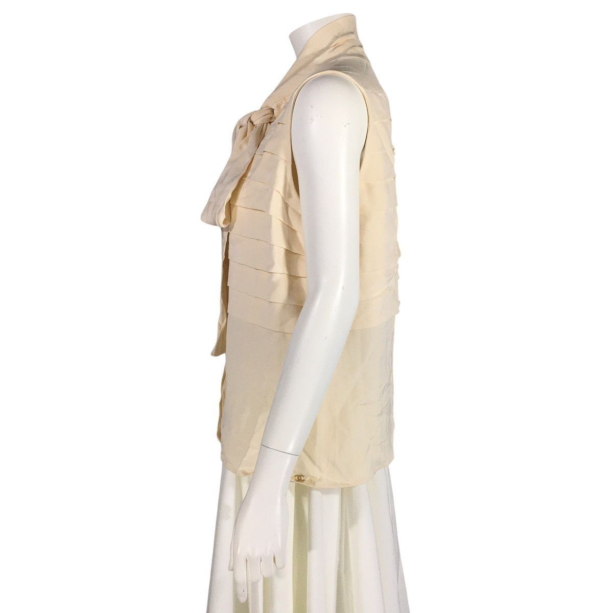 Chanel CHANEL SLEEVELESS BOW TIES TOP SILK 06A P28987V11356 shirts Size S / US 4 / IT 40 - 2 Thumbnail