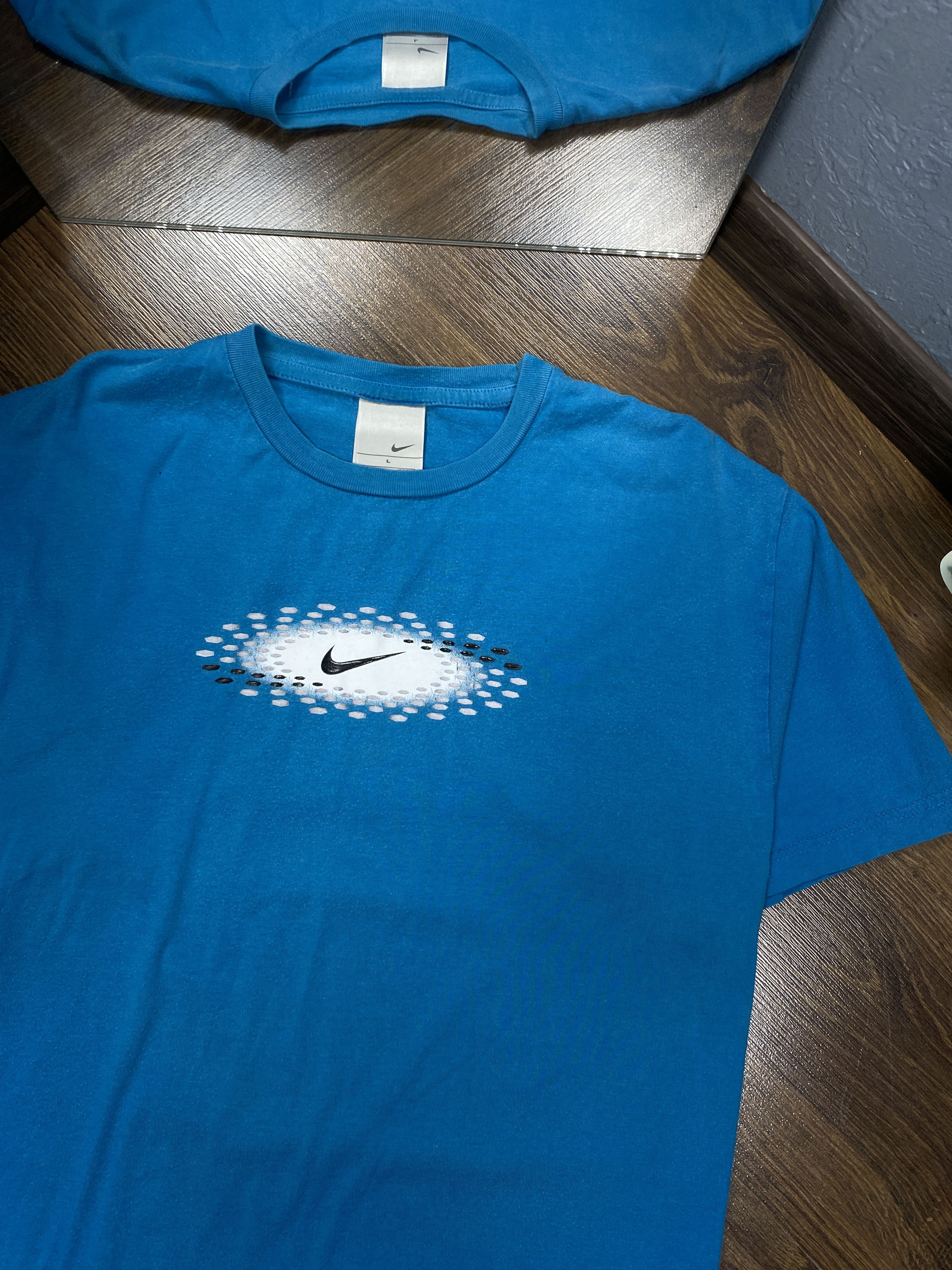 Nike Nike Vintage big logo t-shirt Swoosh Size US L / EU 52-54 / 3 - 2 Thumbnail