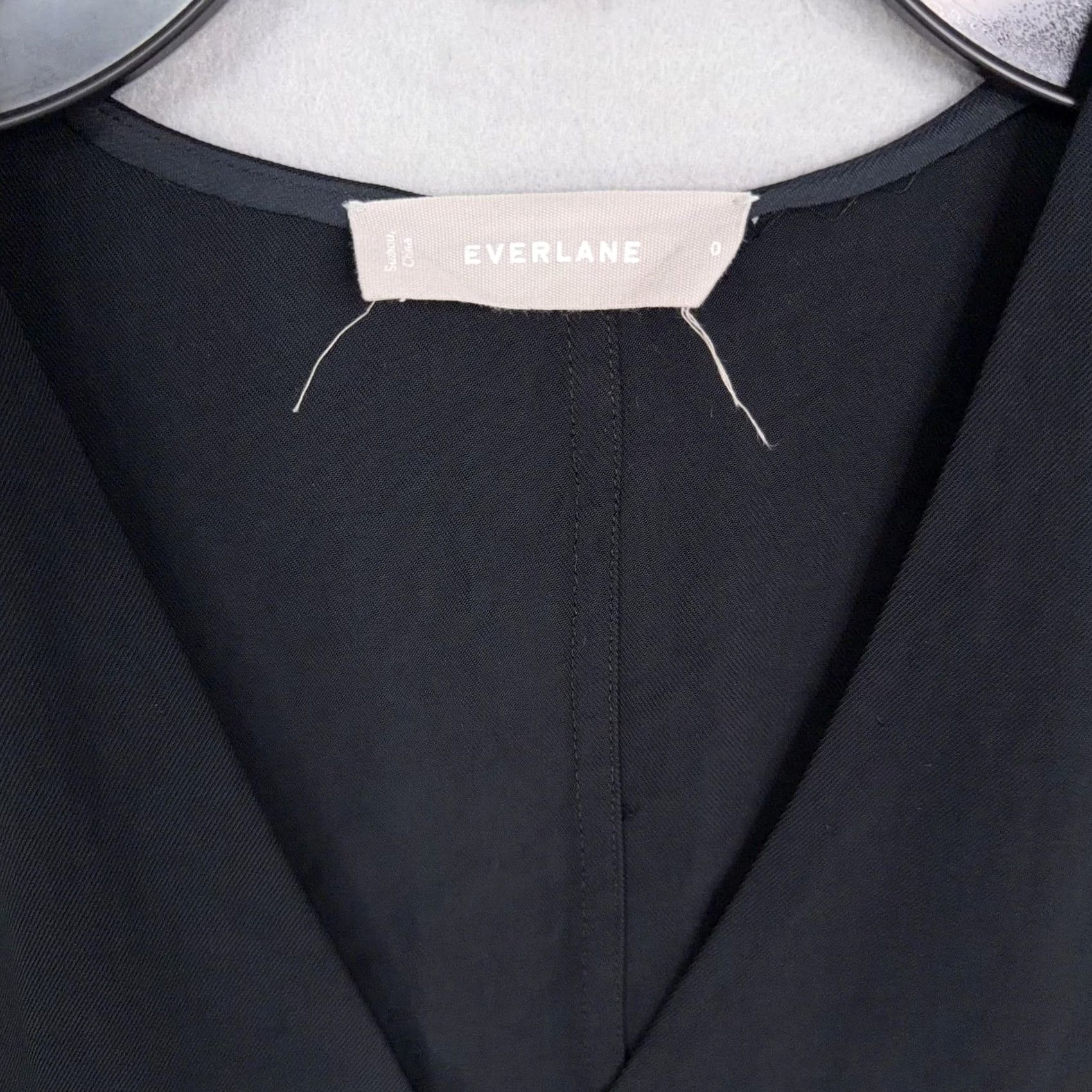 Everlane Everlane Blouse Womens 0 Black V Neck Sleeveless 100% Triacetate Shell Top Size XS / US 0-2 / IT 36-38 - 3 Thumbnail